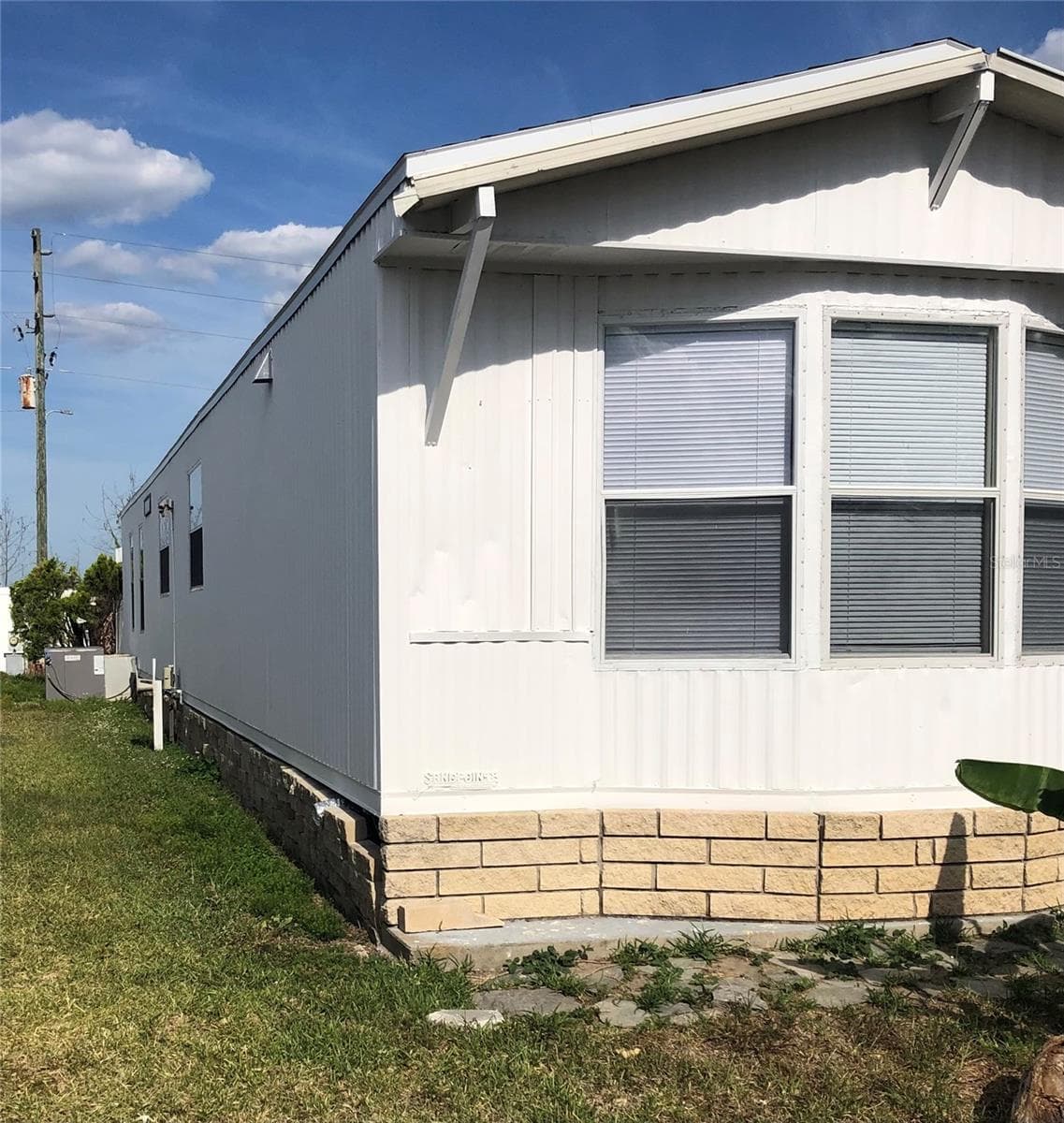 Manufactured Home at 5304 CROTON ST, ZEPHYRHILLS, photo 3 of 32