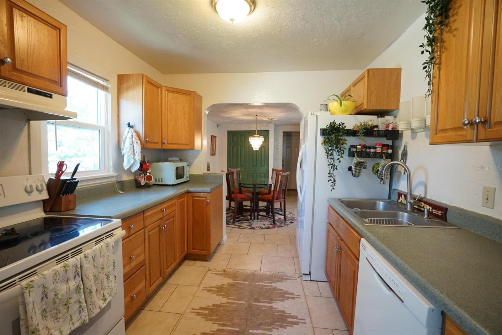 Single Family Residence at 145 NE LINCOLN CIR N, ST PETERSBURG, photo 10 of 51