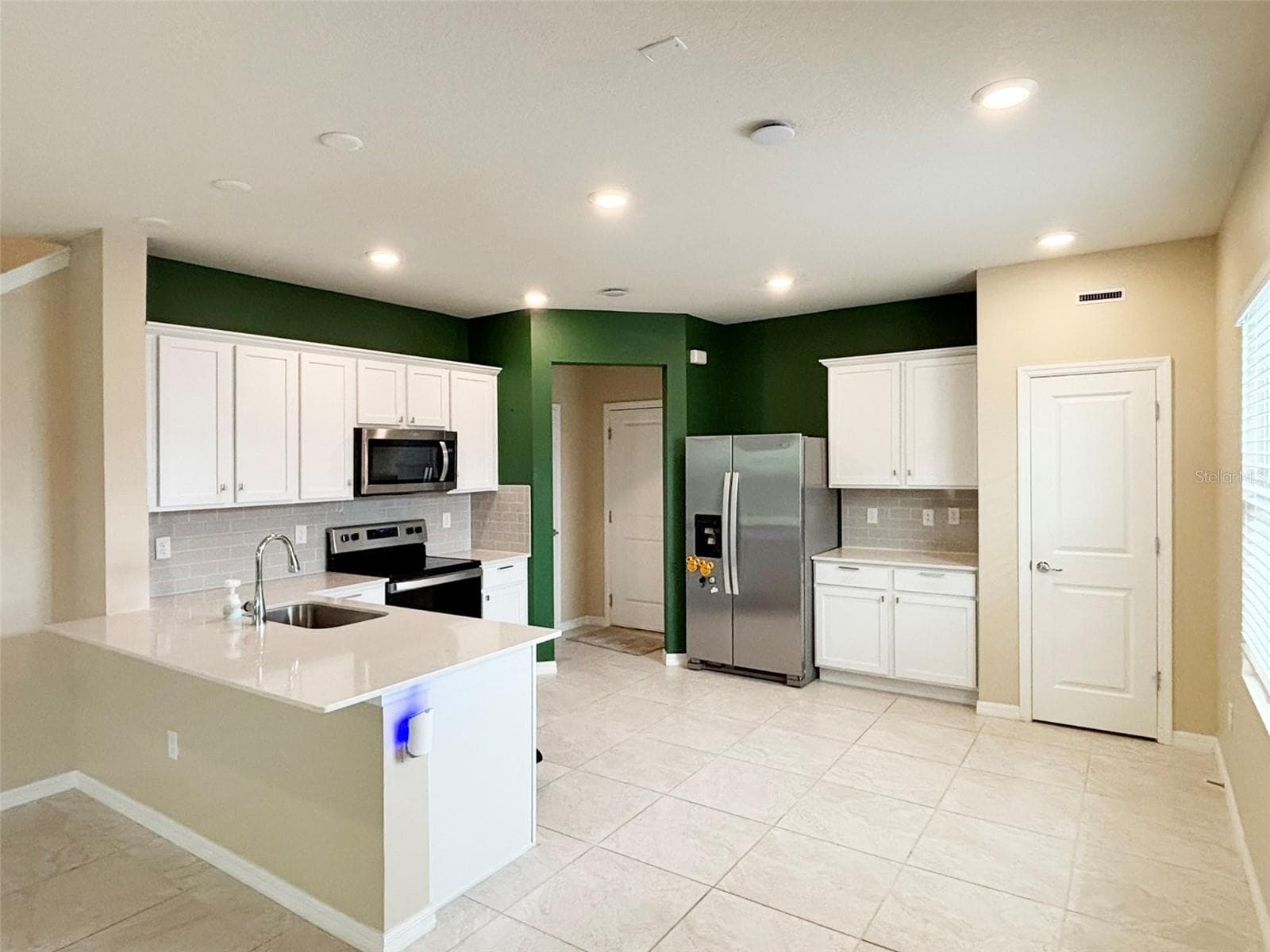 Townhouse at 4581 SPARKLING SHELL AVE, KISSIMMEE, photo 10 of 36