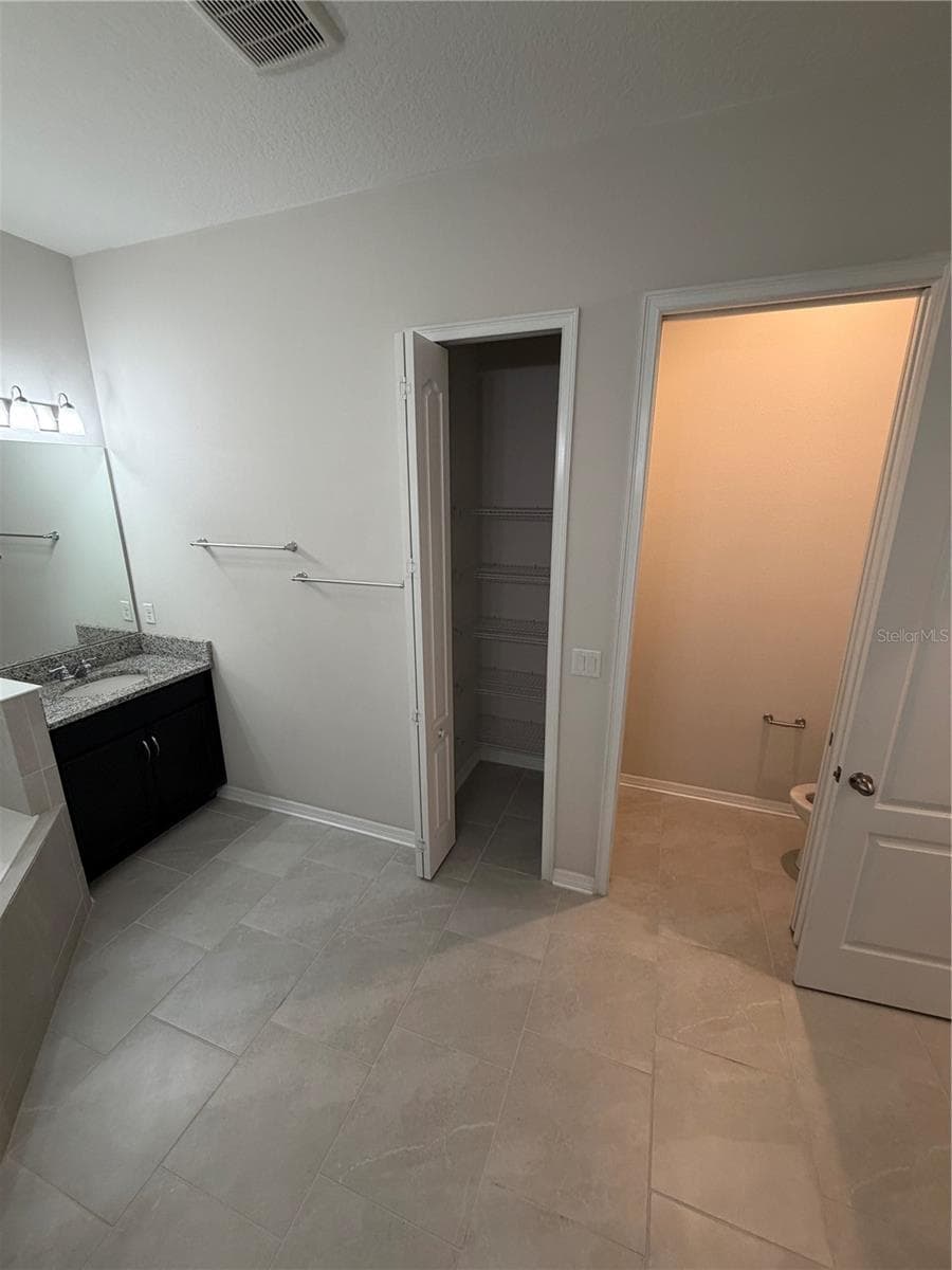 Single Family Residence at 13183 WOODFORD ST, ORLANDO, photo 12 of 37