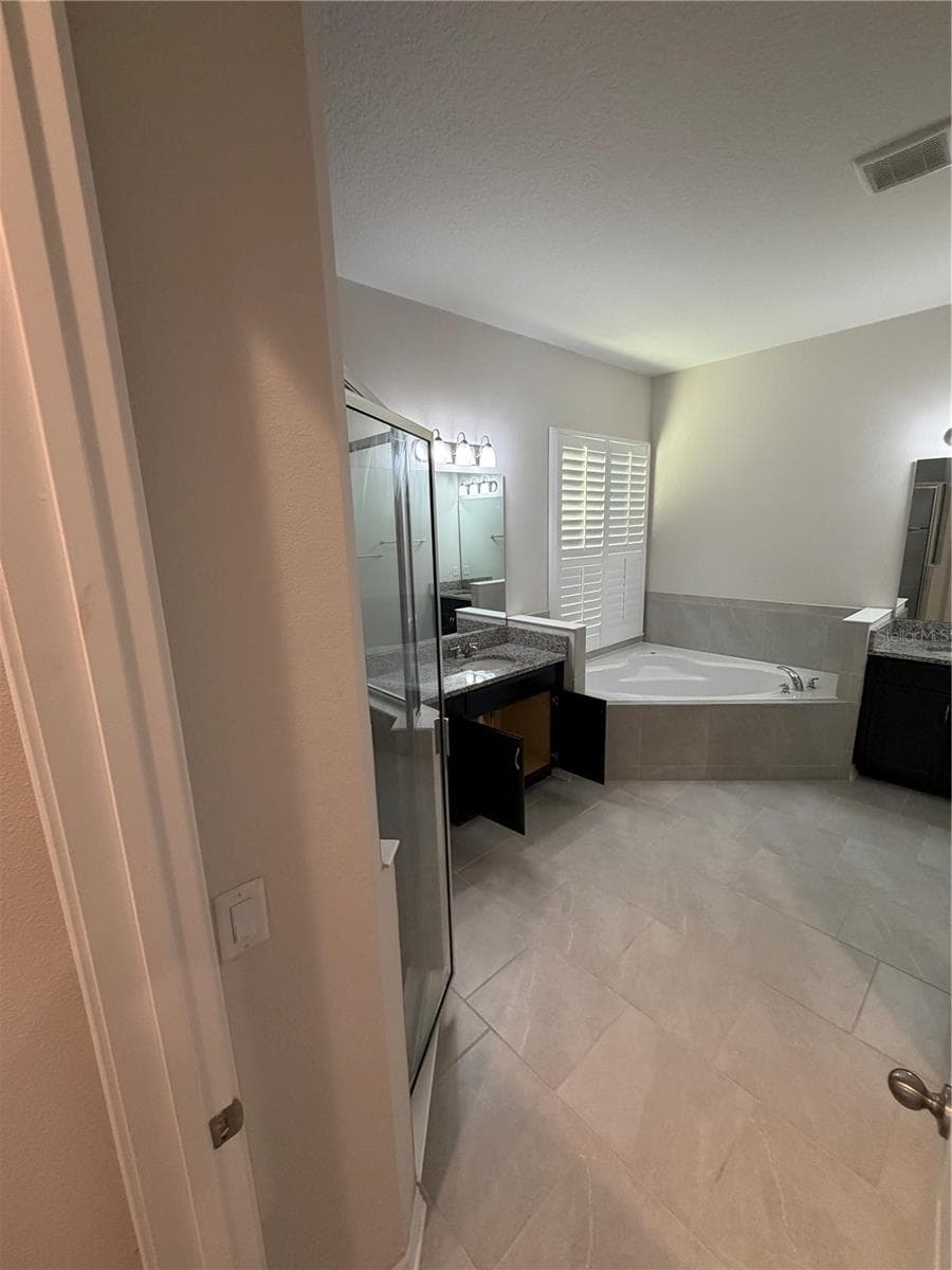Single Family Residence at 13183 WOODFORD ST, ORLANDO, photo 13 of 37