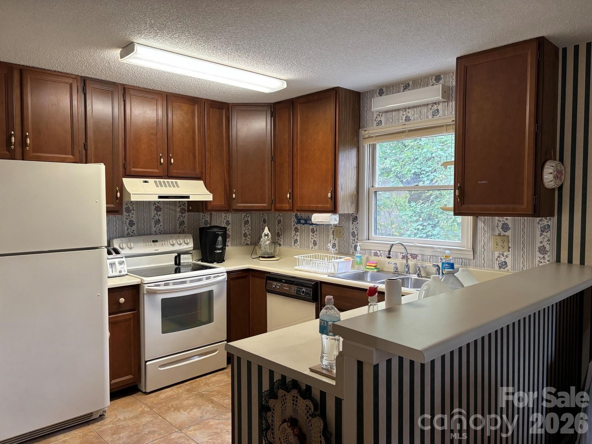 Condominium at 655 Overlook Drive, Spruce Pine, photo 7 of 27