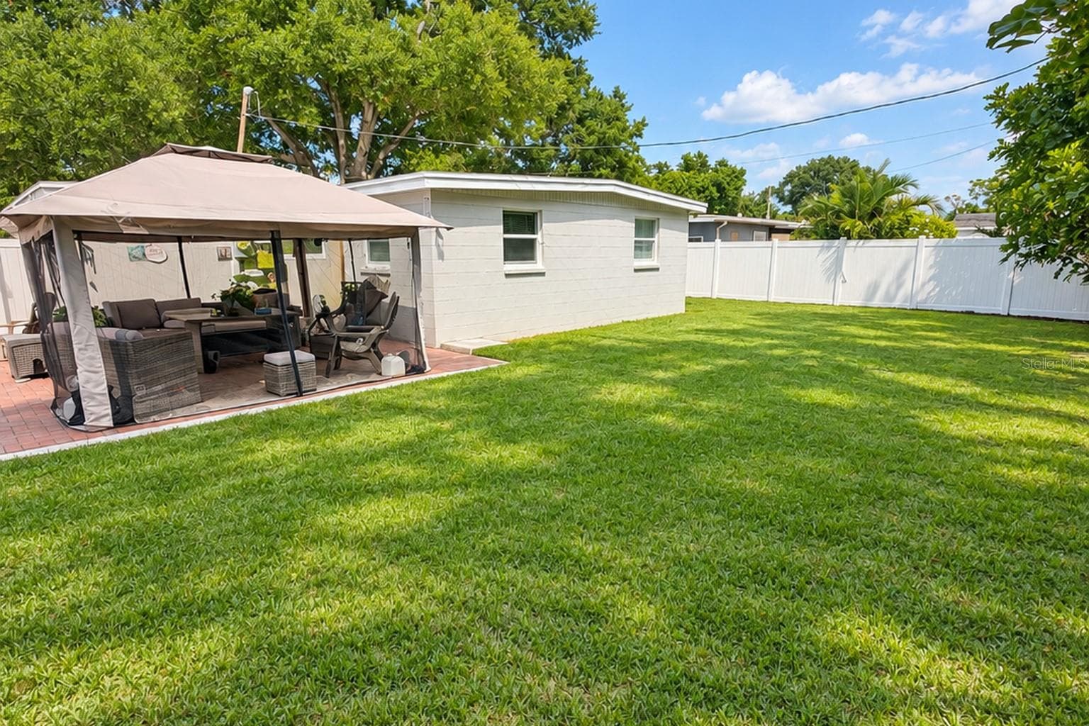 Spacious side yard provides added flexibility for your Florida lifestyle. - 8514 93RD AVE, SEMINOLE