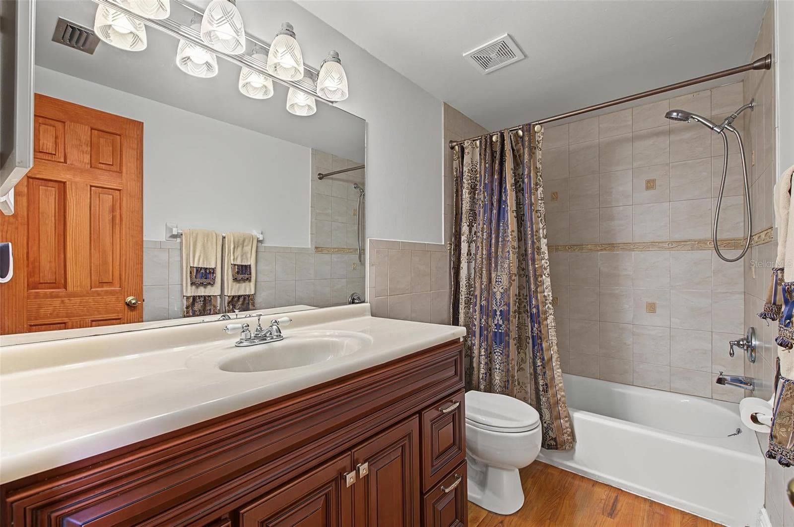 Second floor full bathroom - 8239 VASSAR CIR, TAMPA