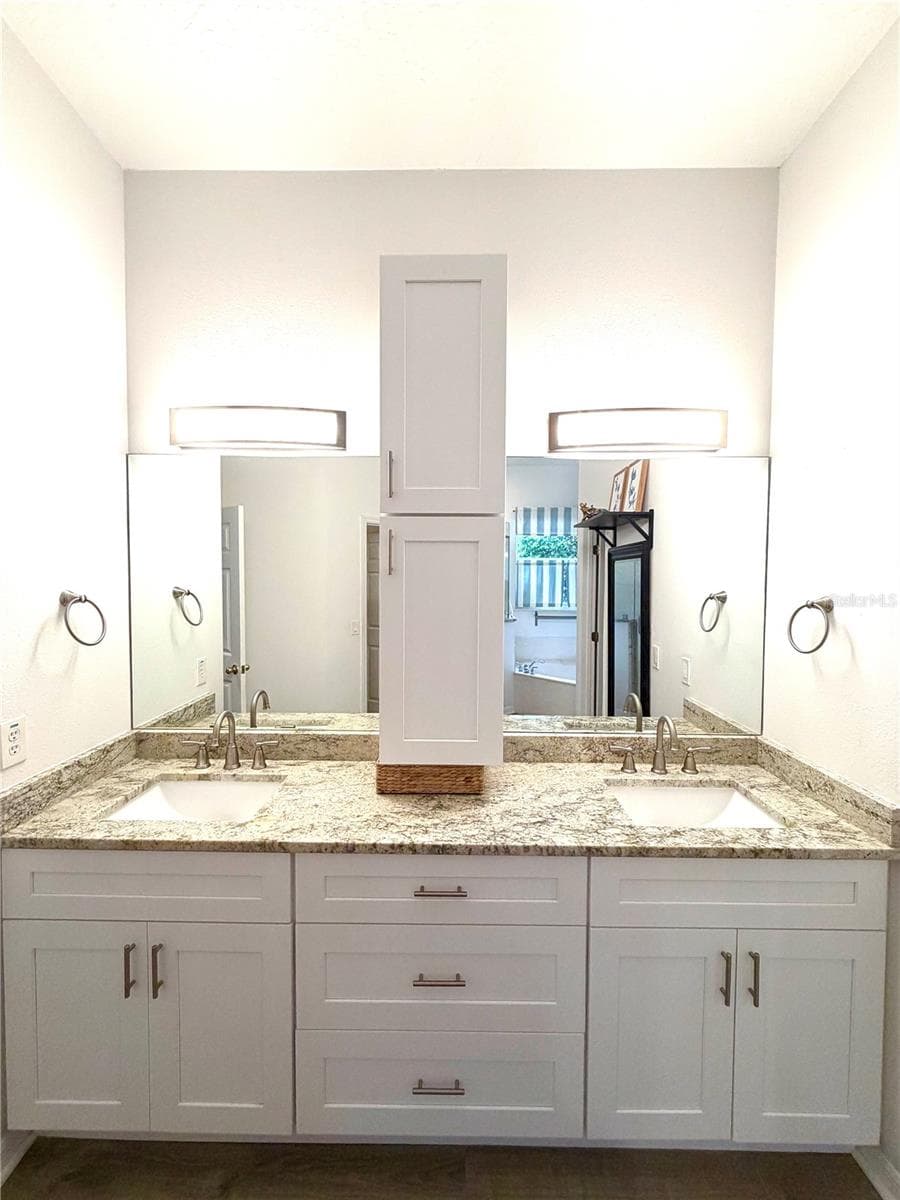 Master Bath Dual sinks - 2409 TREYMORE DR, ORLANDO