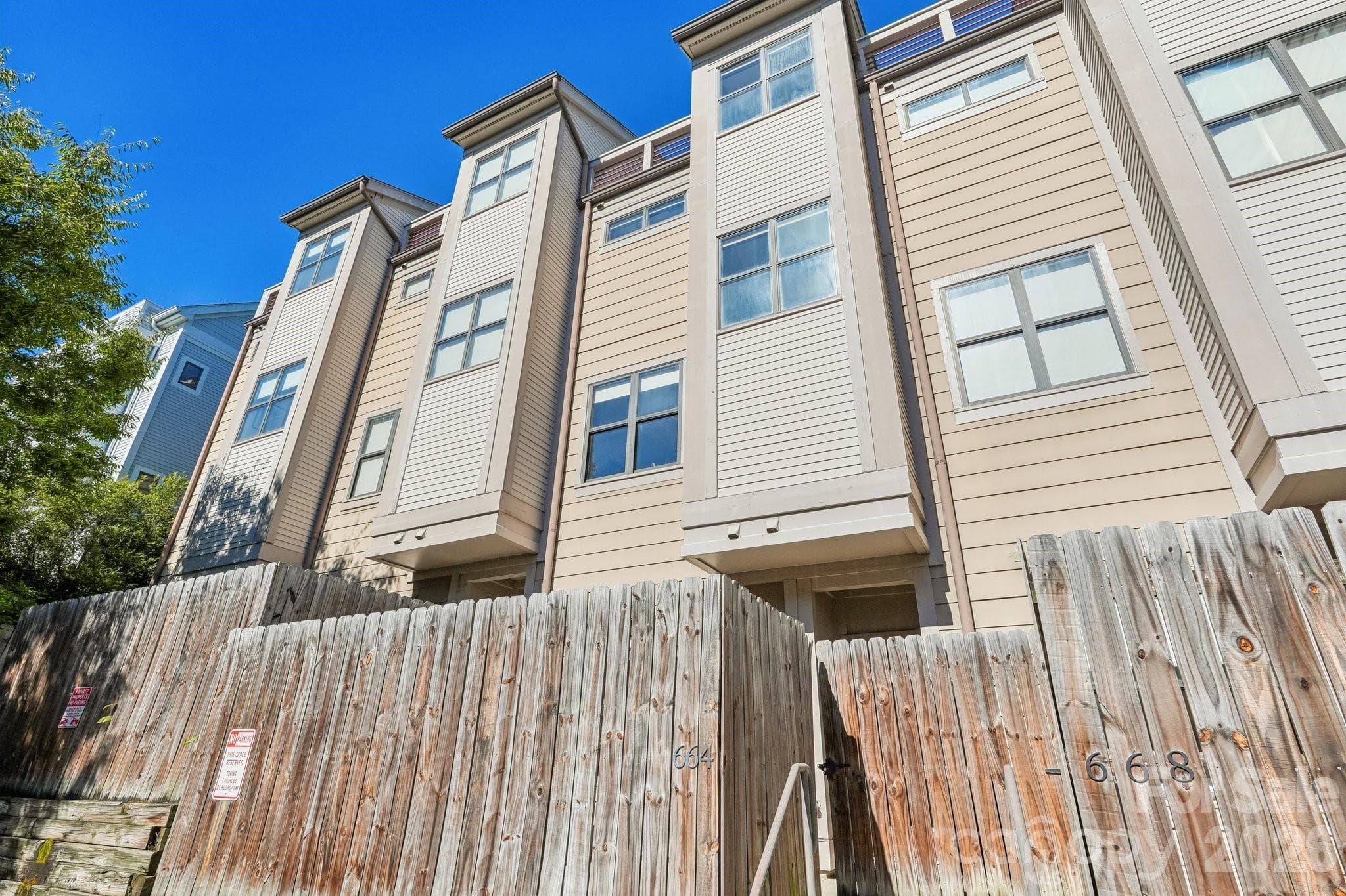Condominium at 664 Garden District Drive, Charlotte, photo 42 of 47