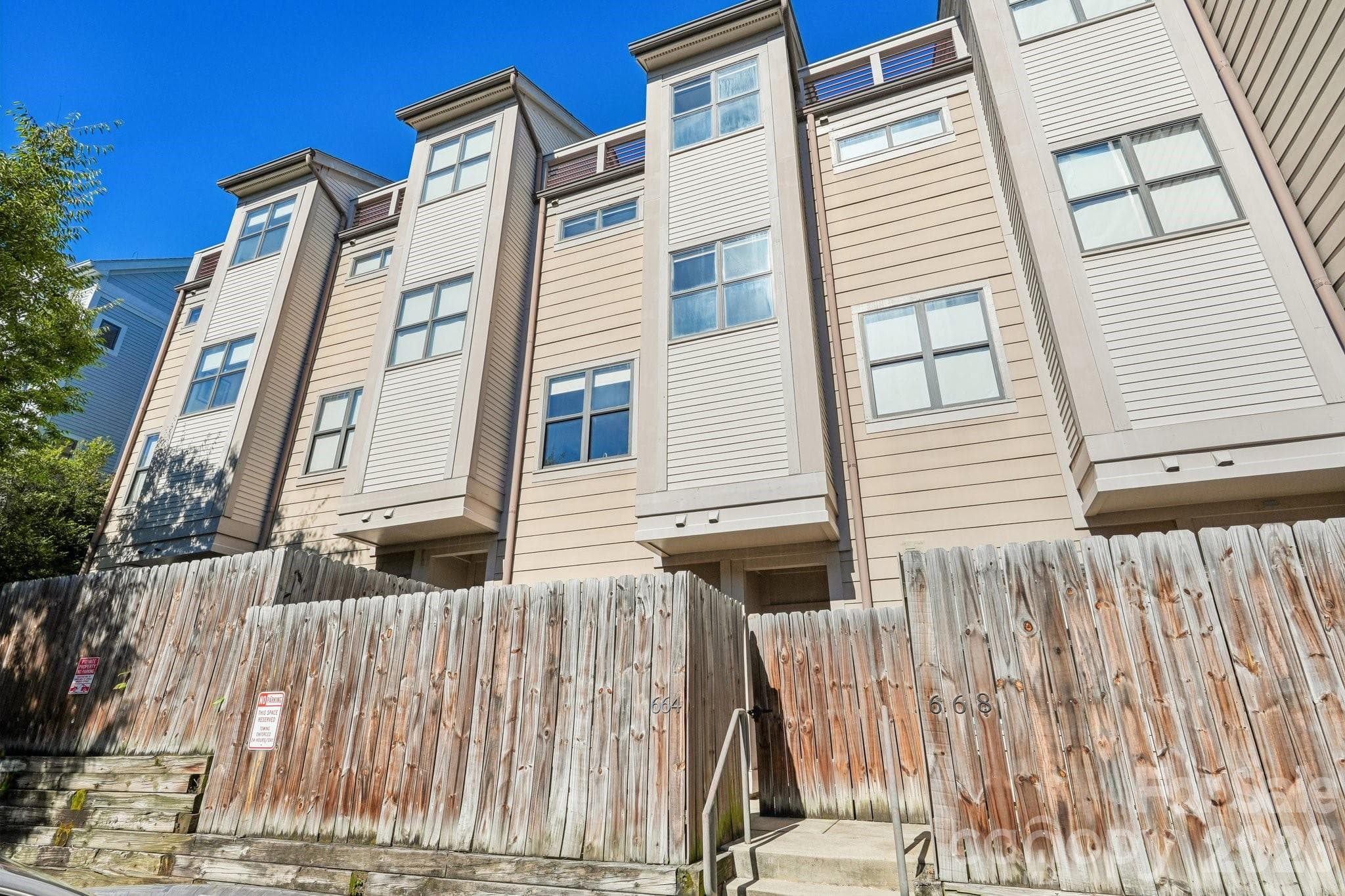 Condominium at 664 Garden District Drive, Charlotte, photo 43 of 47
