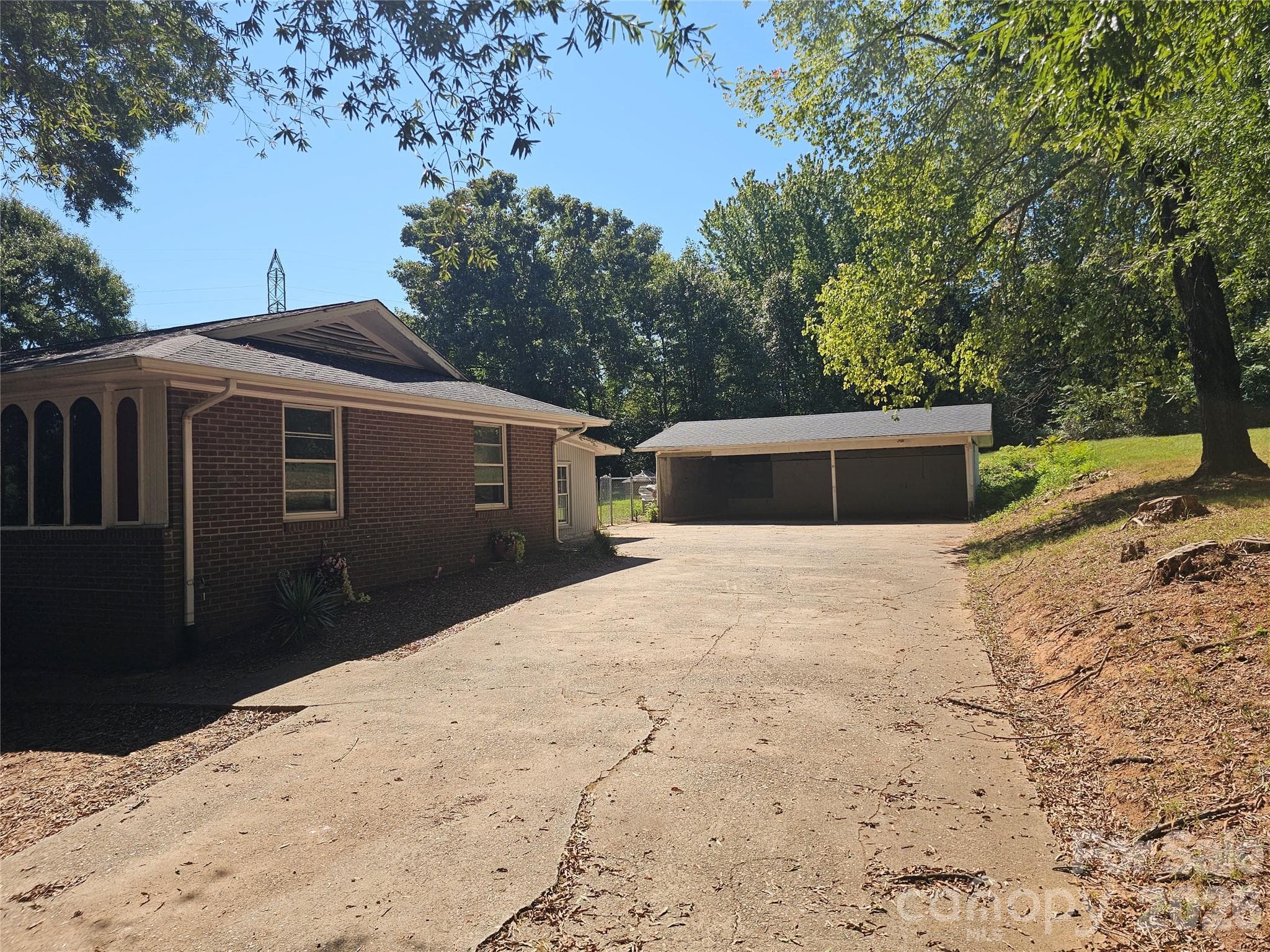 Single Family Residence at 2782 West View Street, Hickory, photo 2 of 32