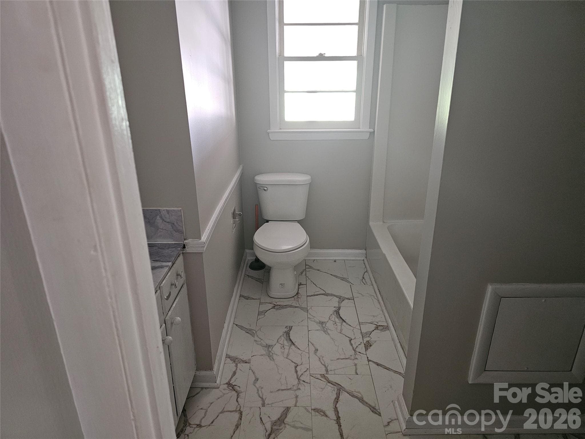 Full bath with laundry - 2782 West View Street, Hickory