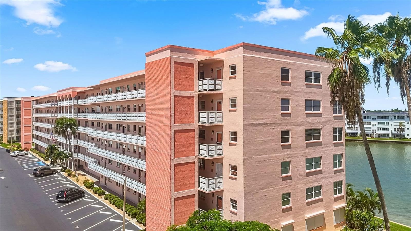 6025 SHORE BLVD S #303