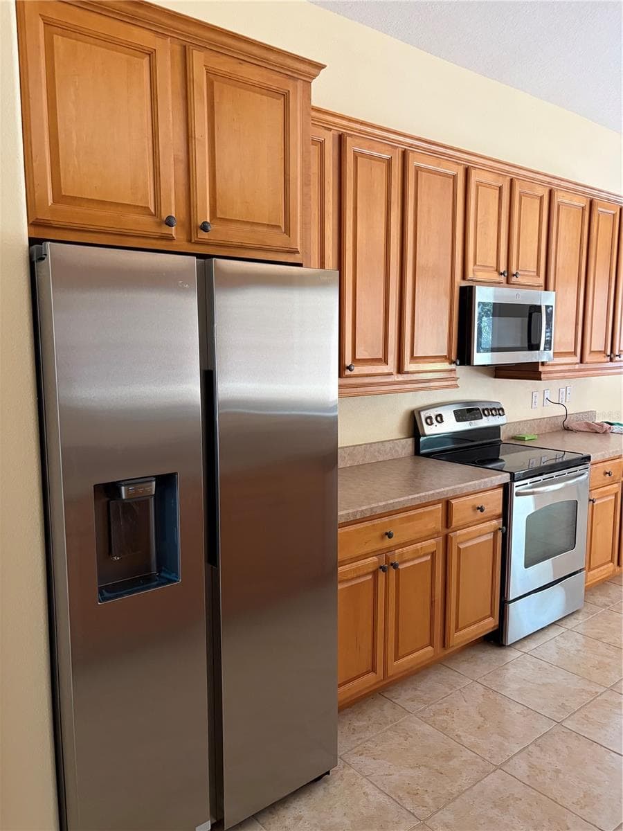 New refrig - 10 LAKESIDE WAY N, PALM COAST