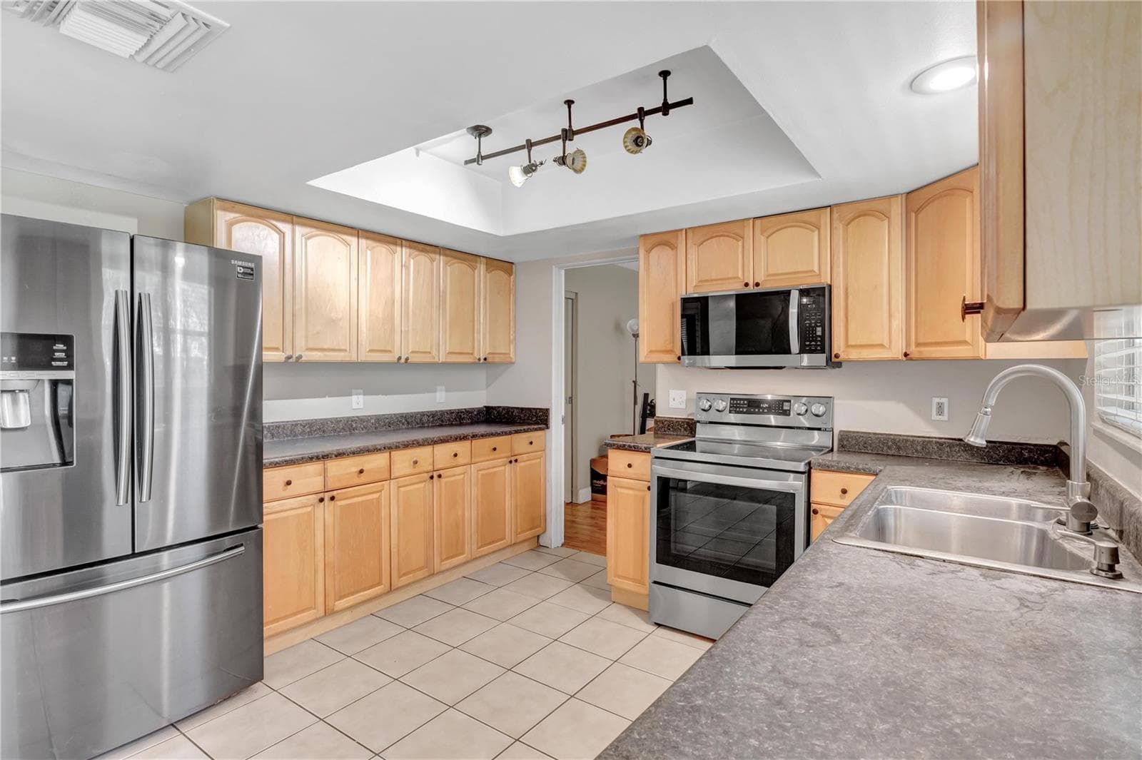 Single Family Residence at 1018 MALCOLM CT, OVIEDO, photo 3 of 28