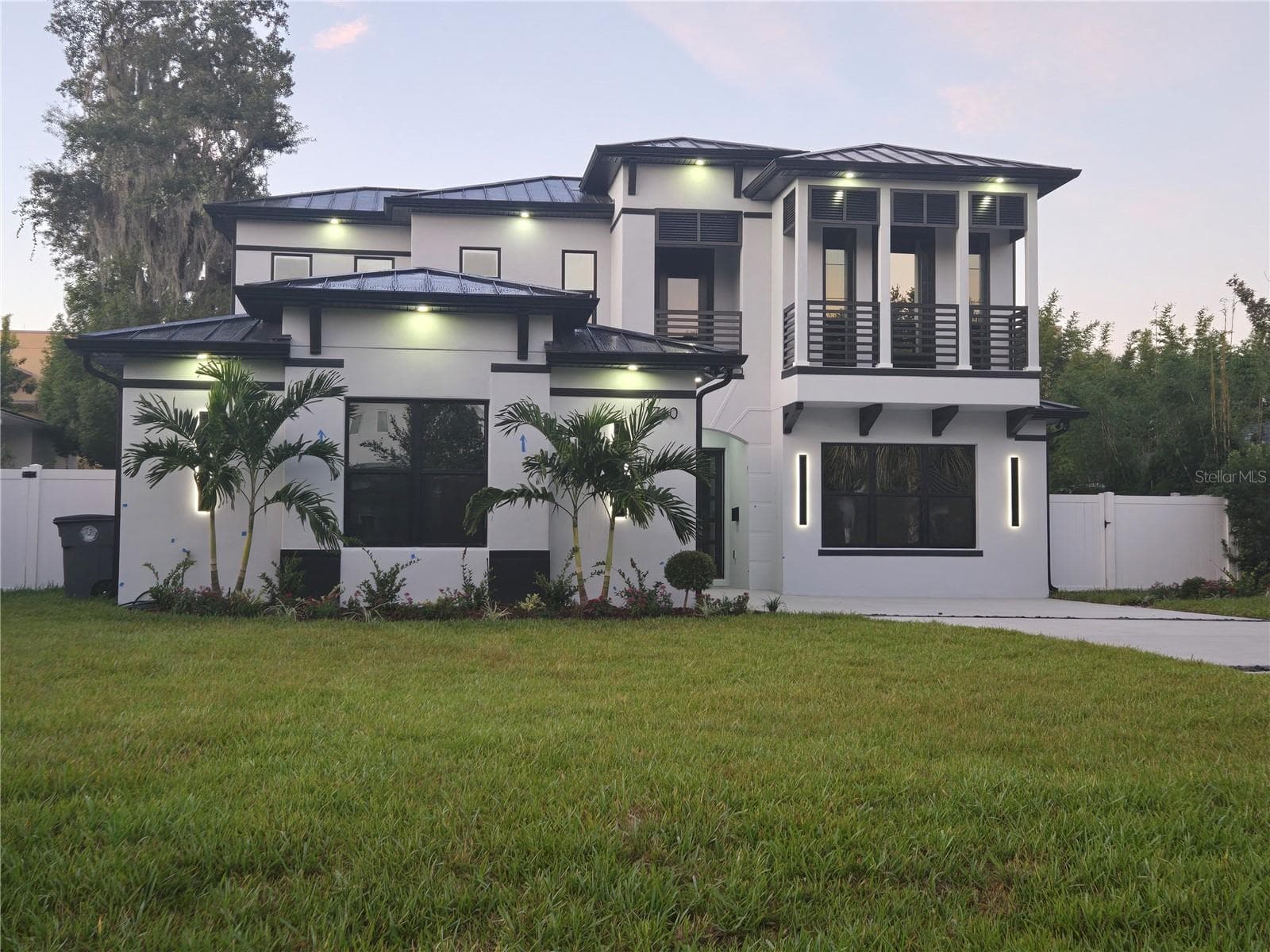 Single Family Residence at 1760 OAKHURST AVE, WINTER PARK, photo 2 of 4