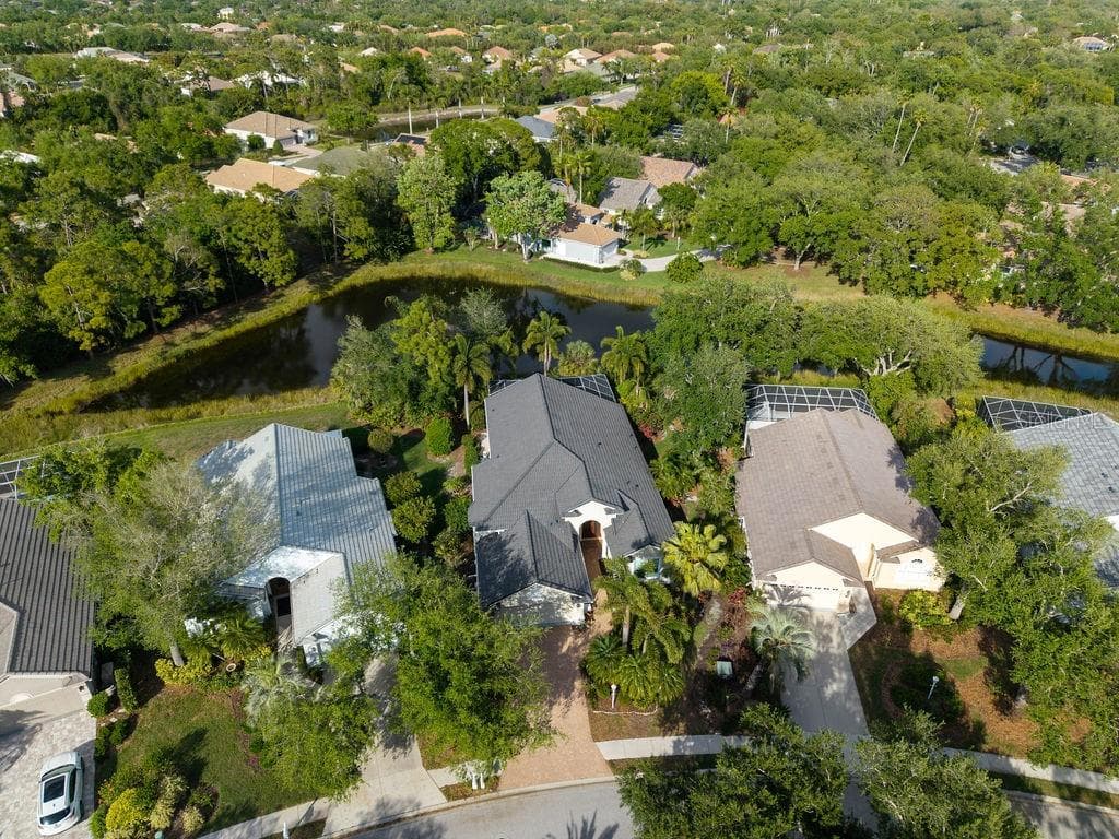 7117 VICTORIA CIR