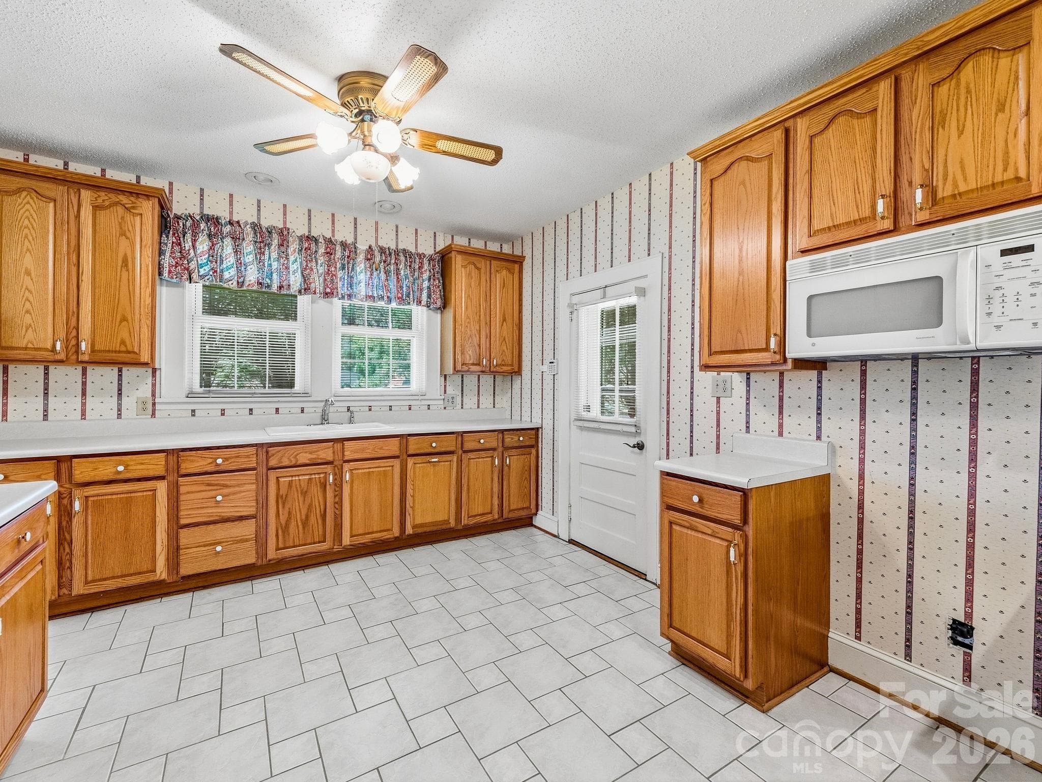 Single Family Residence at 1308 Charlotte Highway, Fairview, photo 15 of 36