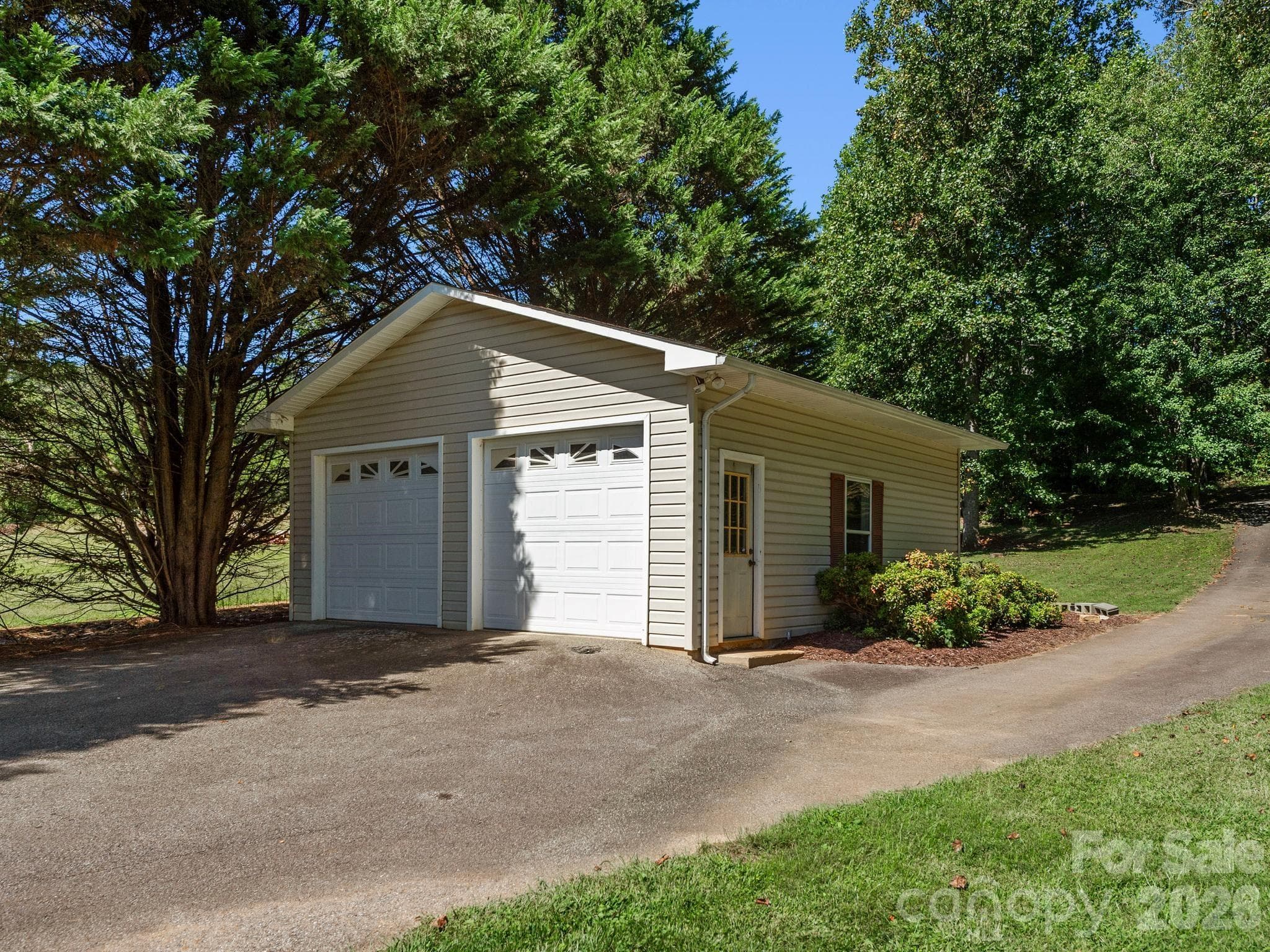 2 car detached garage - 1308 Charlotte Highway, Fairview
