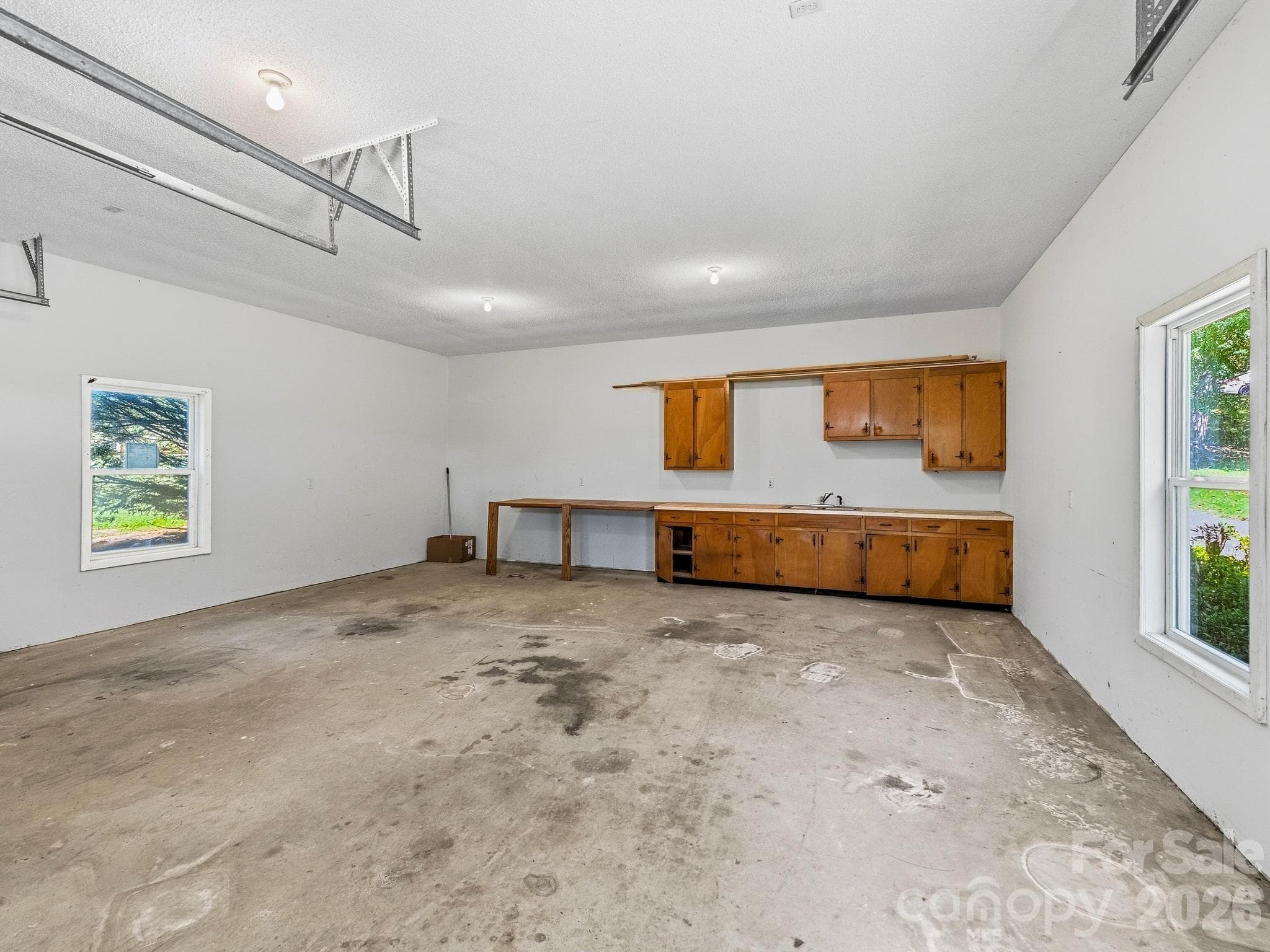 Huge garage - 1308 Charlotte Highway, Fairview