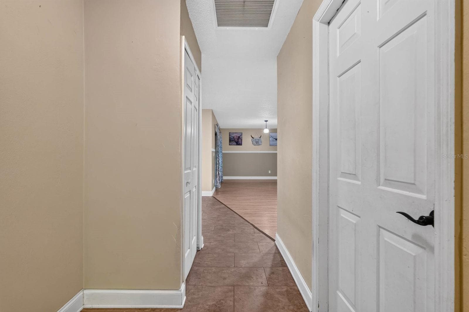 Entry Hallway - 319 QUAKER RIDGE DR, DAYTONA BEACH