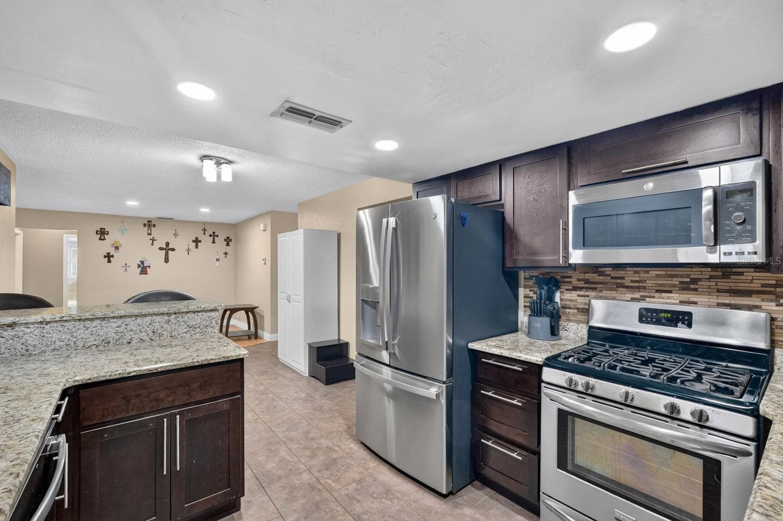 Kitchen with Stainless Steel Appliances - 319 QUAKER RIDGE DR, DAYTONA BEACH