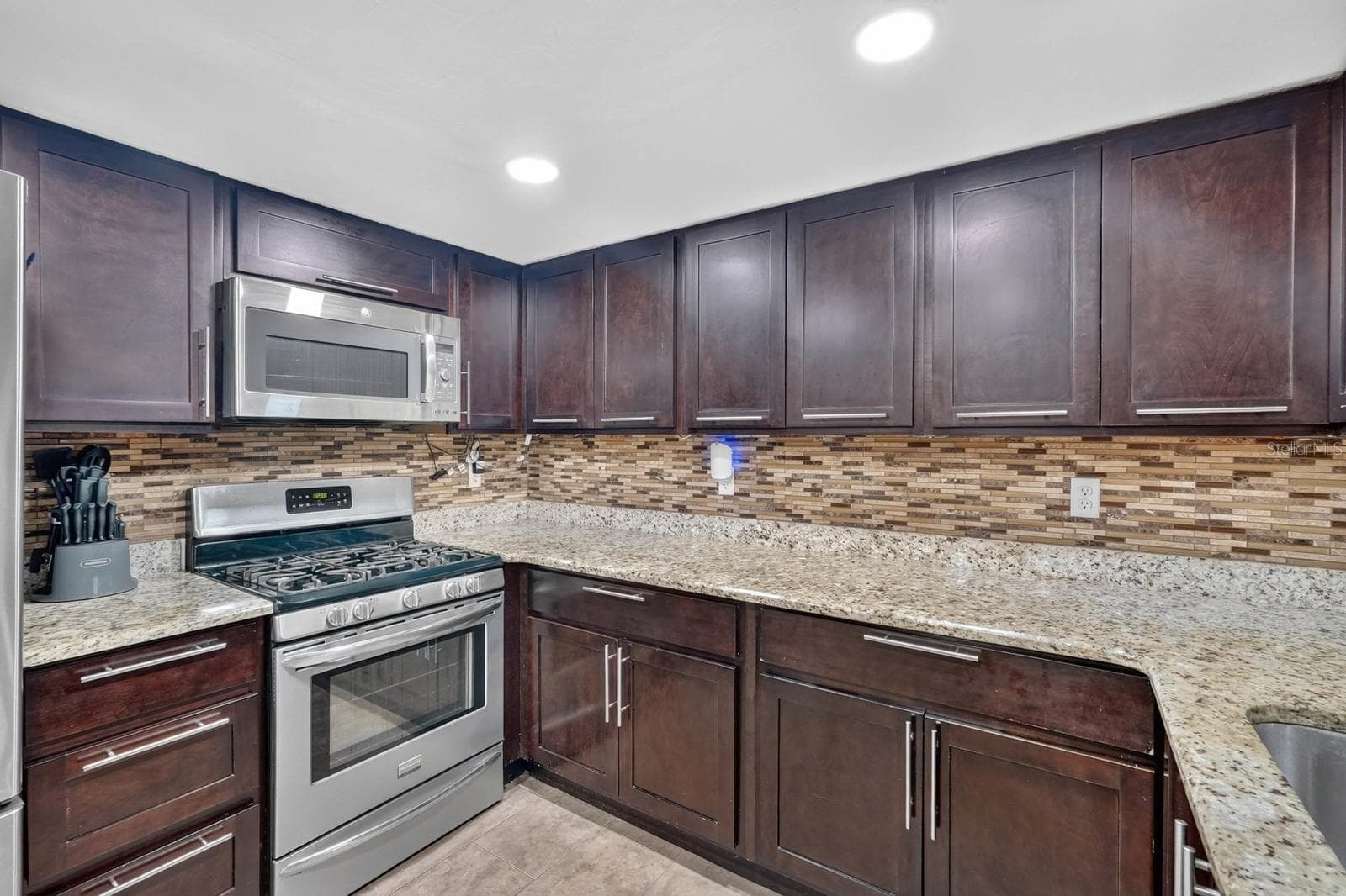 Kitchen - Alternate View - 319 QUAKER RIDGE DR, DAYTONA BEACH