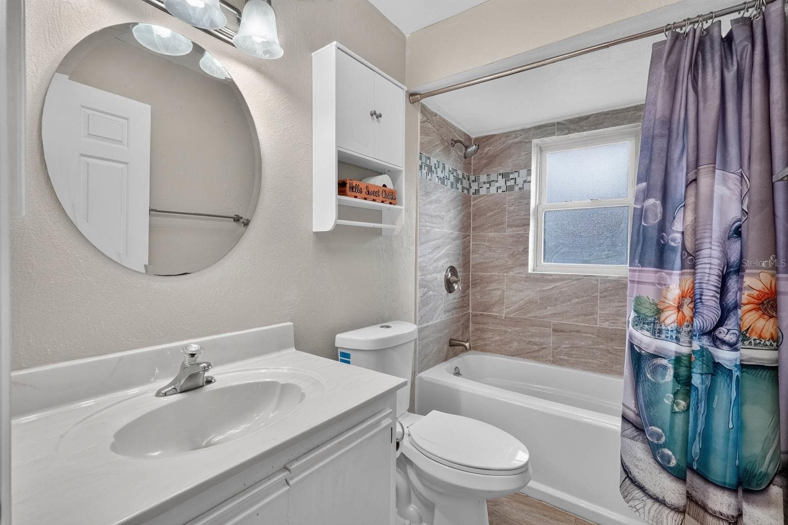 Bathroom with Tub and Shower - 319 QUAKER RIDGE DR, DAYTONA BEACH