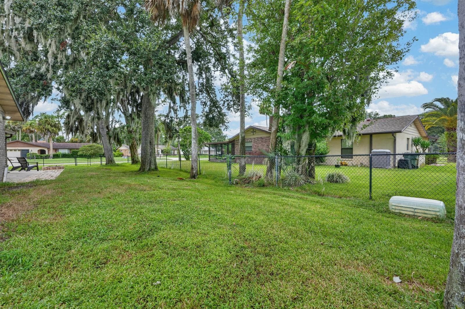 Side Yard - 319 QUAKER RIDGE DR, DAYTONA BEACH