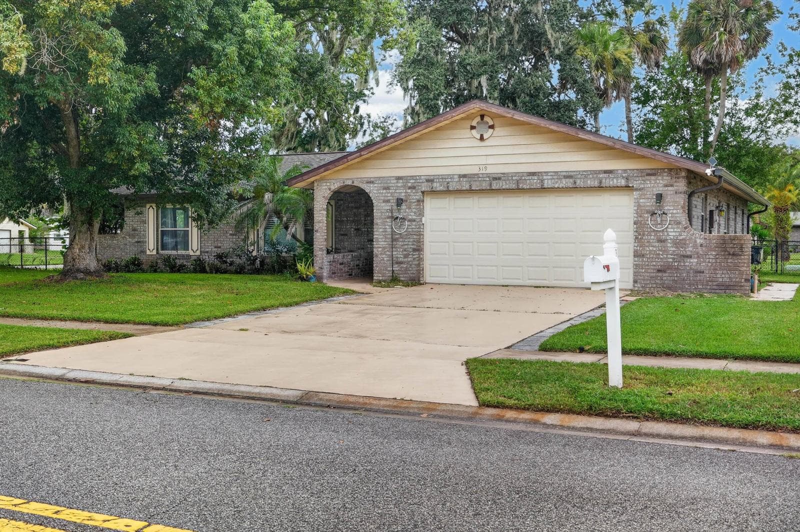 Front Exterior and Garage - 319 QUAKER RIDGE DR, DAYTONA BEACH