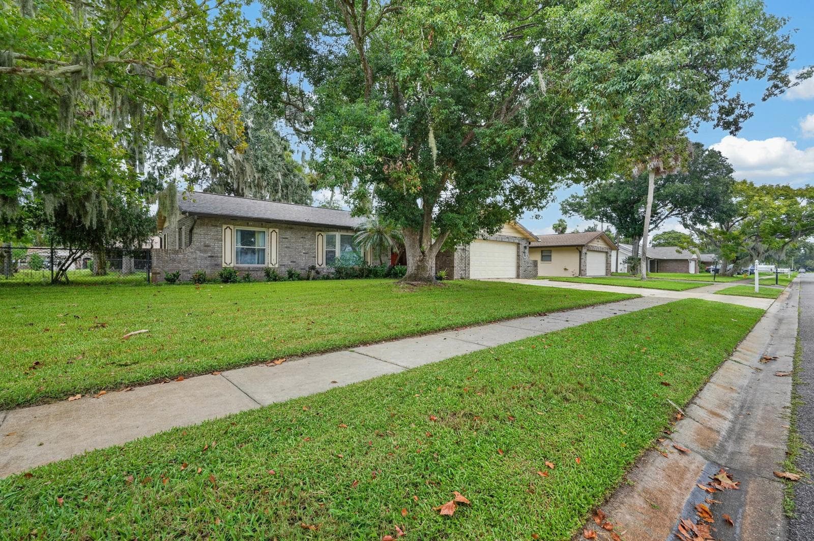 Front Yard and Street View - 319 QUAKER RIDGE DR, DAYTONA BEACH