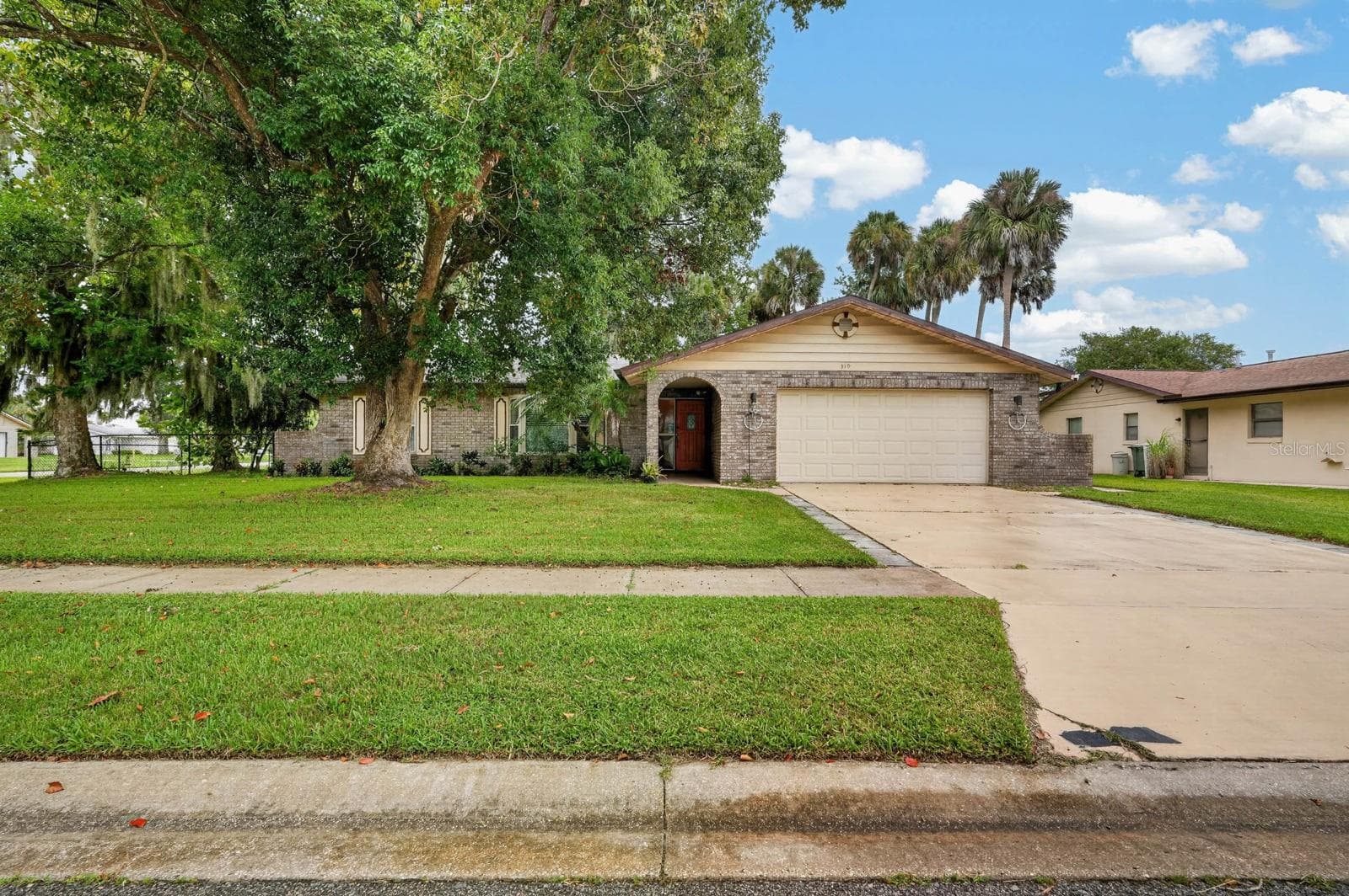 Front Lawn and Driveway - 319 QUAKER RIDGE DR, DAYTONA BEACH
