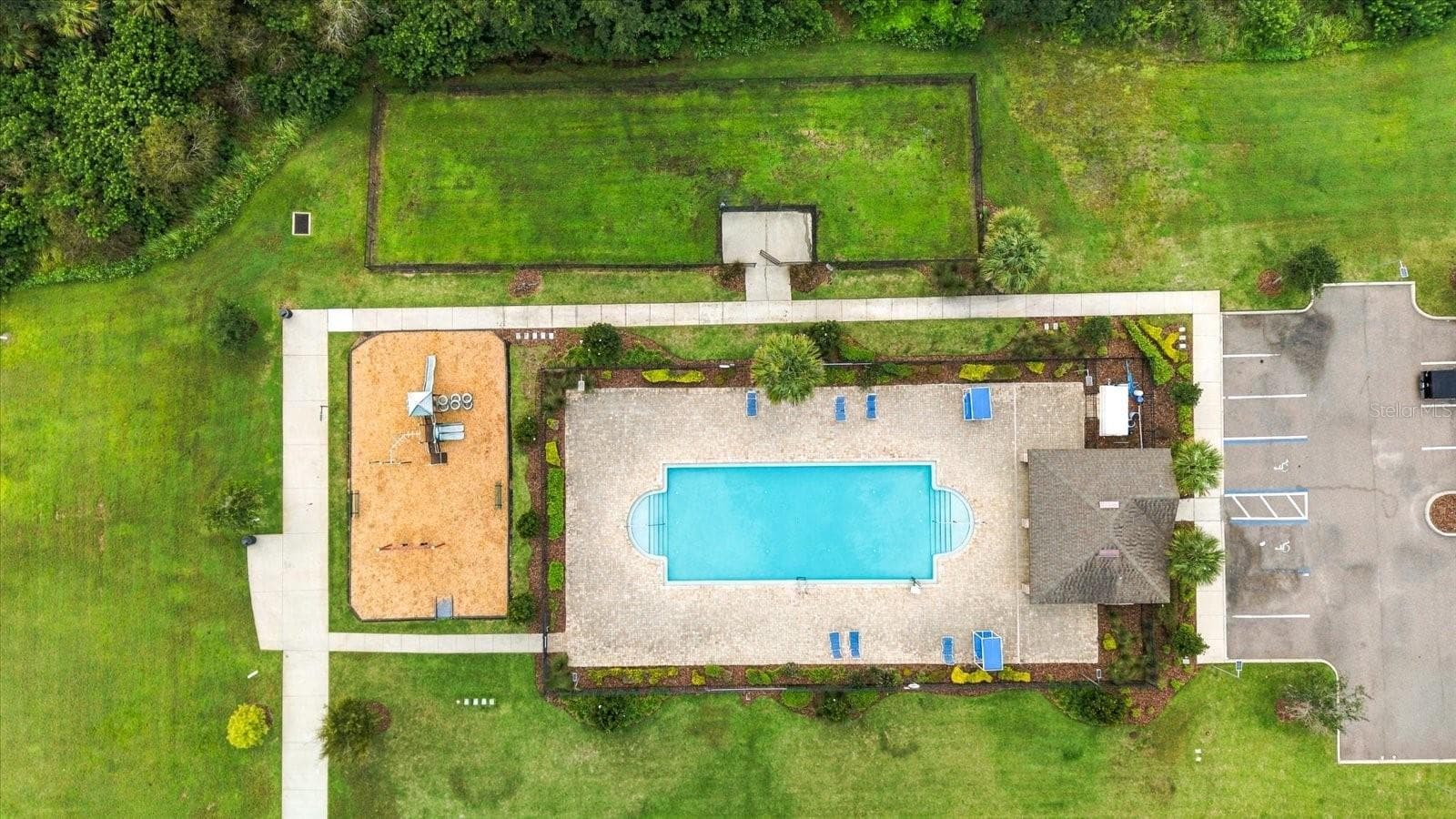Community Pool - 810 CHATHAM WALK DR, RUSKIN