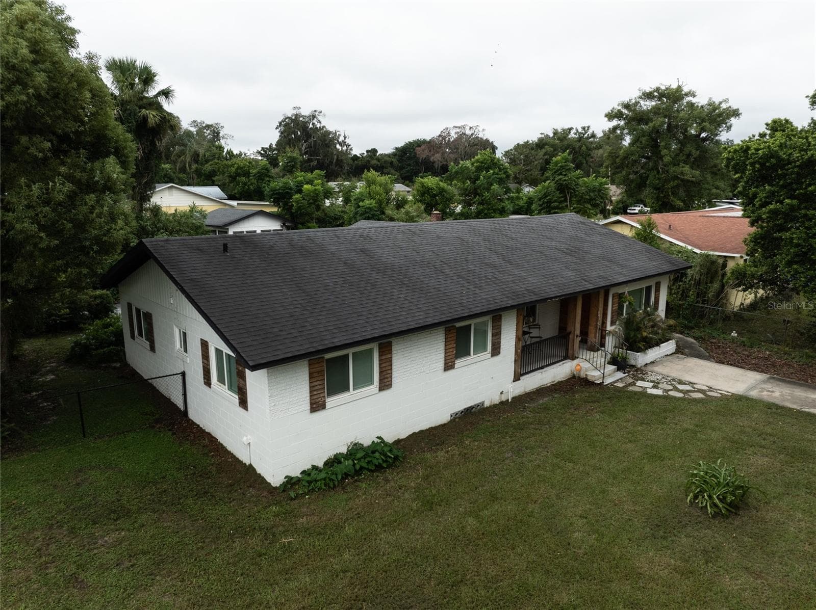 Single Family Residence at 1004 N CAMPHOR LN, DELAND, photo 5 of 29