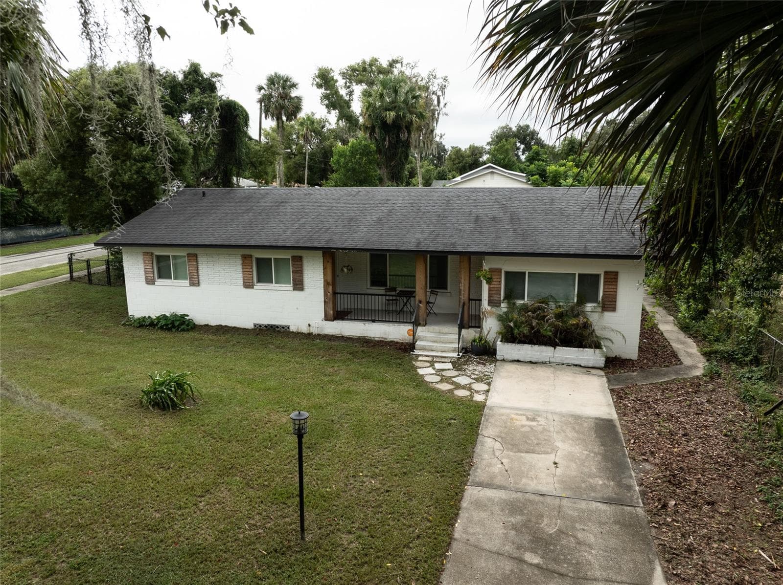 Single Family Residence at 1004 N CAMPHOR LN, DELAND, photo 6 of 29