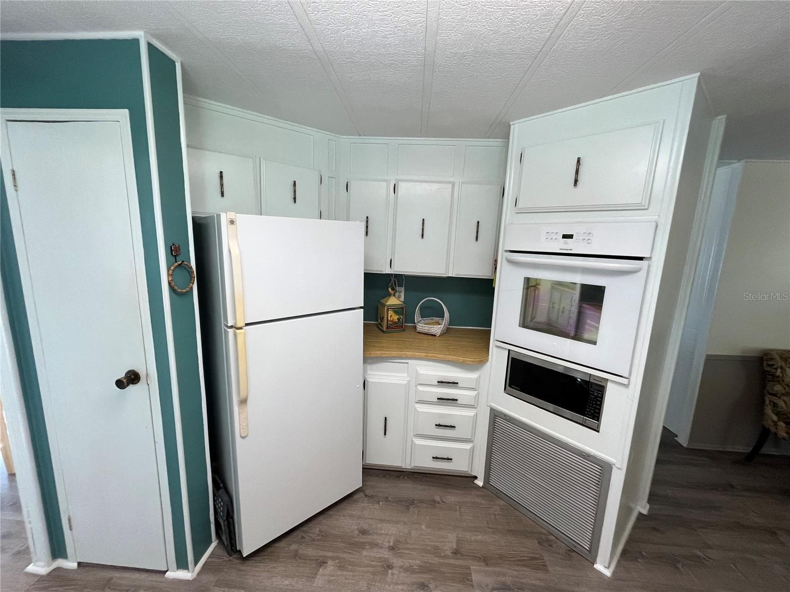 Manufactured Home at 984 JOLANDA CIR, VENICE, photo 13 of 42