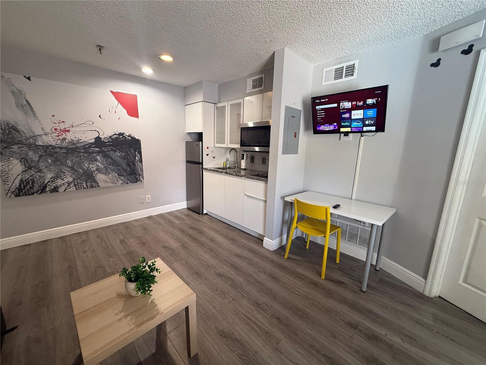Condo - Hotel at 3100 PARKWAY BLVD #220, KISSIMMEE, photo 3 of 15