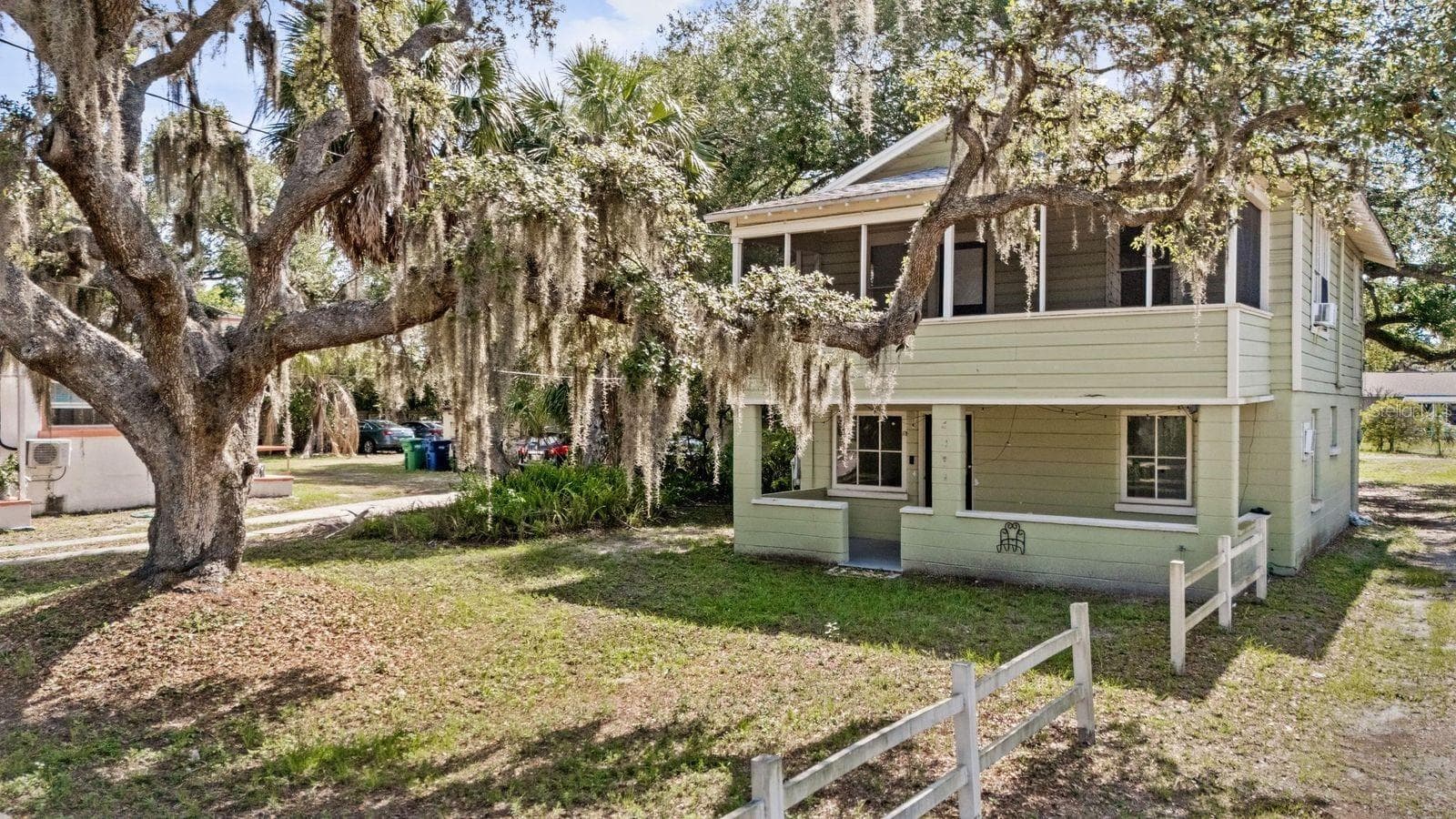 Half Duplex at 5914 N OLA AVE, TAMPA, photo 2 of 11