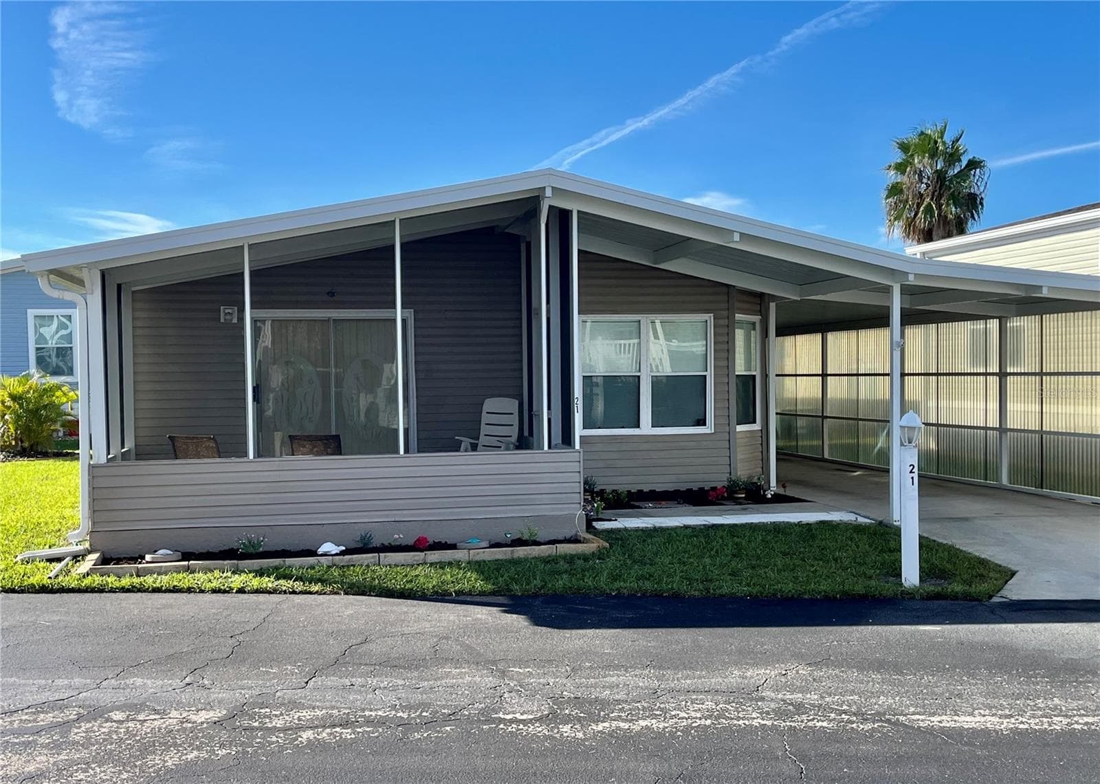 21 WINDWARD DR