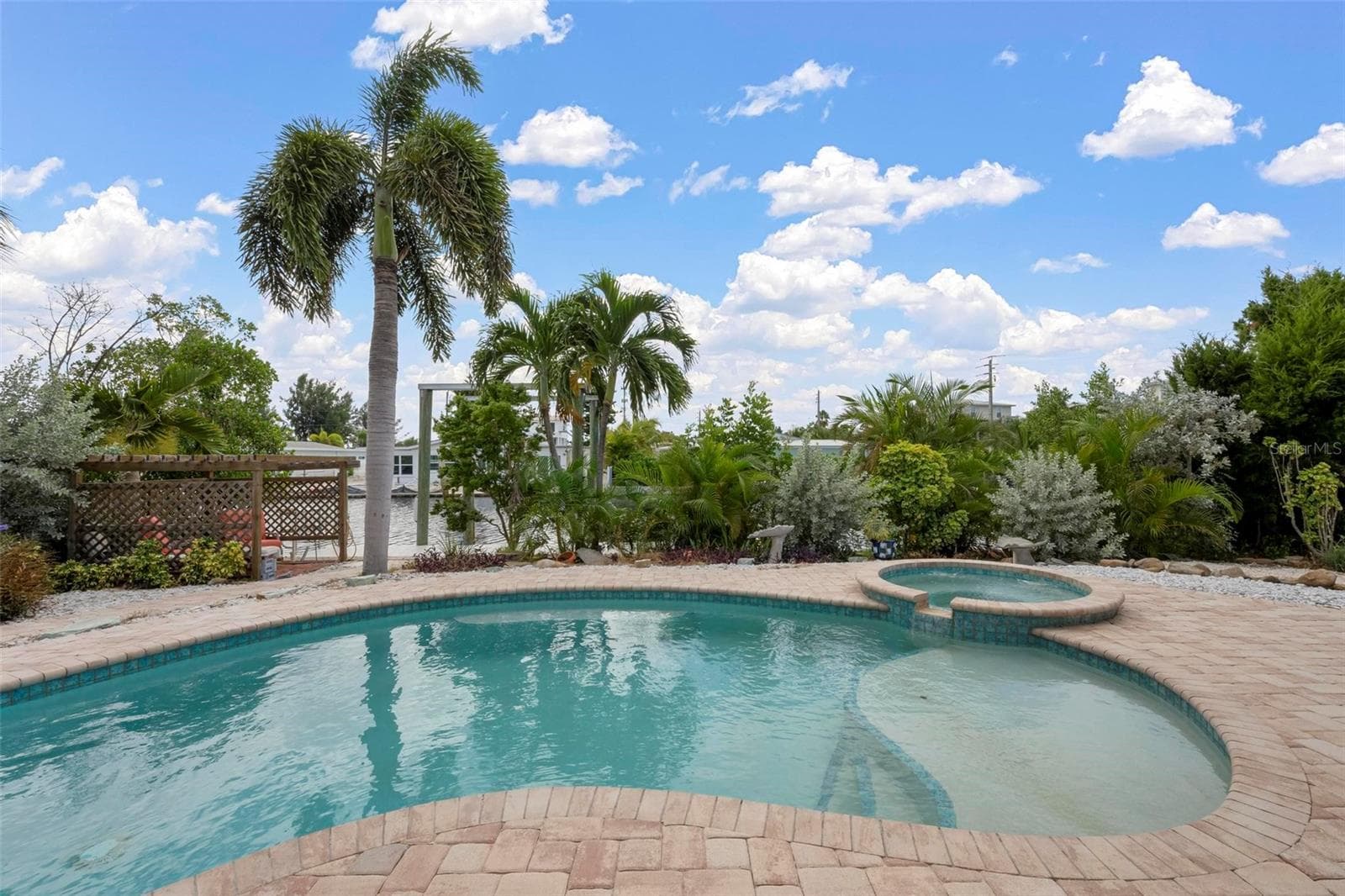 Heated saltwater pool and spa with southern exposure. - 503 65TH ST, HOLMES BEACH