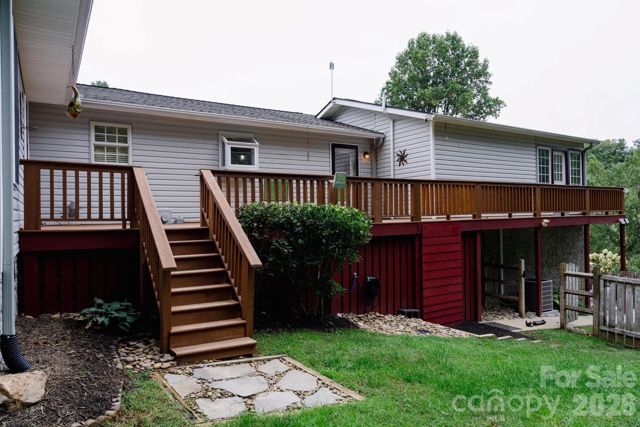 Single Family Residence at 71 Reserve Drive, Burnsville, photo 10 of 47