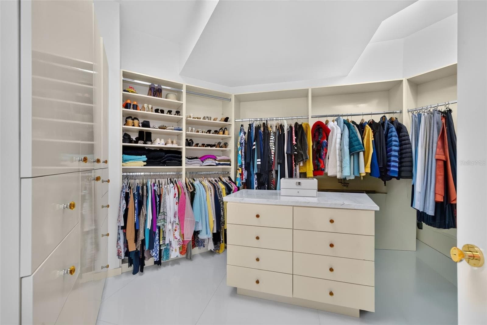 Shared walk-in closet - 1281 GULF OF MEXICO DRIVE DR #707, LONGBOAT KEY