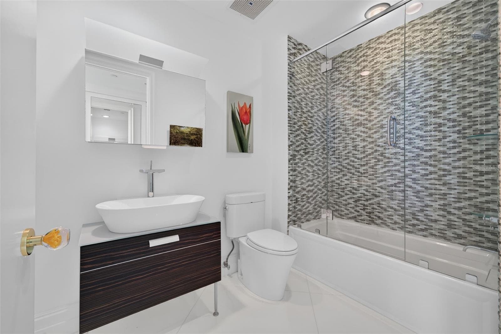 Guest 2 ensuite bathroom - 1281 GULF OF MEXICO DRIVE DR #707, LONGBOAT KEY