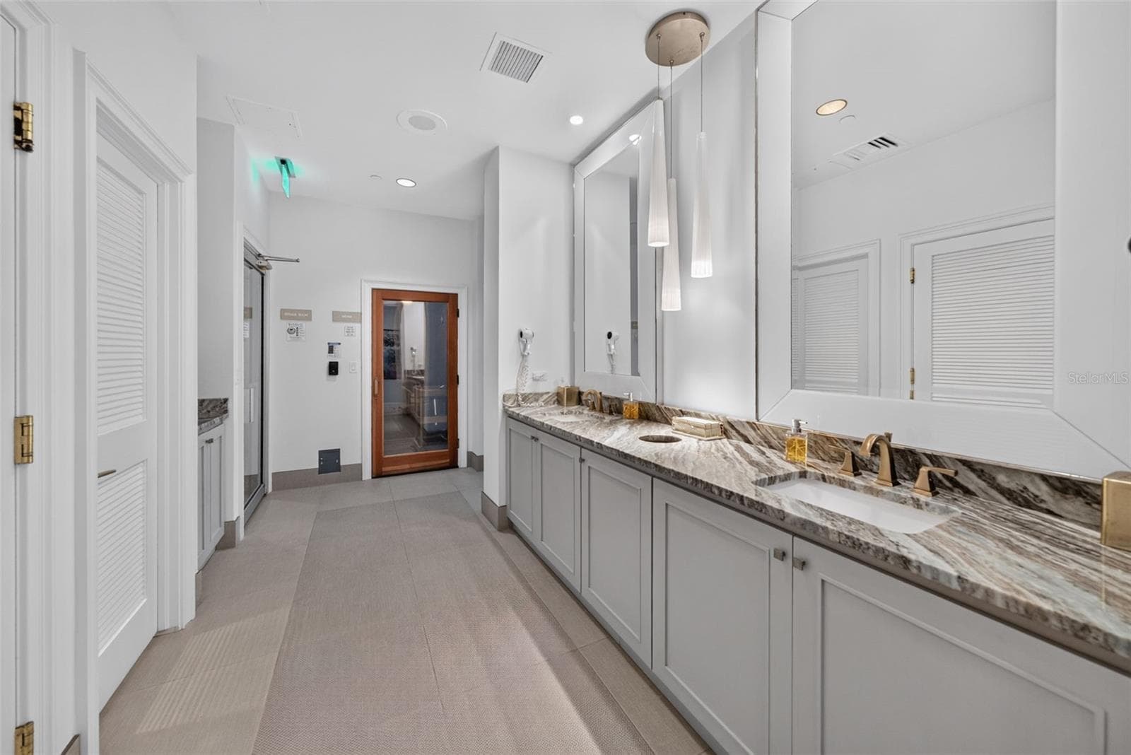 Ladies Locker room - 1281 GULF OF MEXICO DRIVE DR #707, LONGBOAT KEY