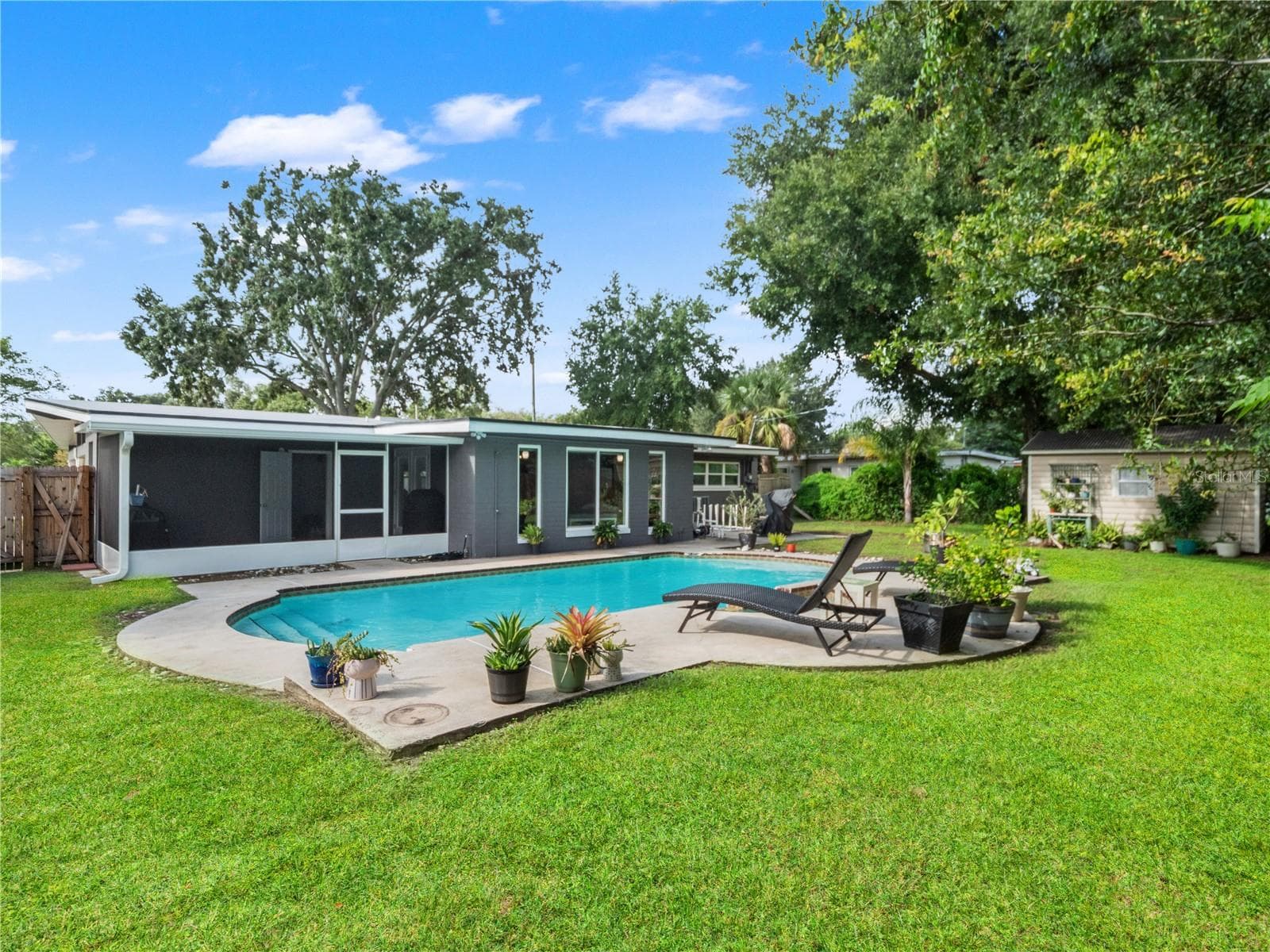 Plenty of yard space and the back faces North. - 1210 CANBERRA AVE, ORLANDO