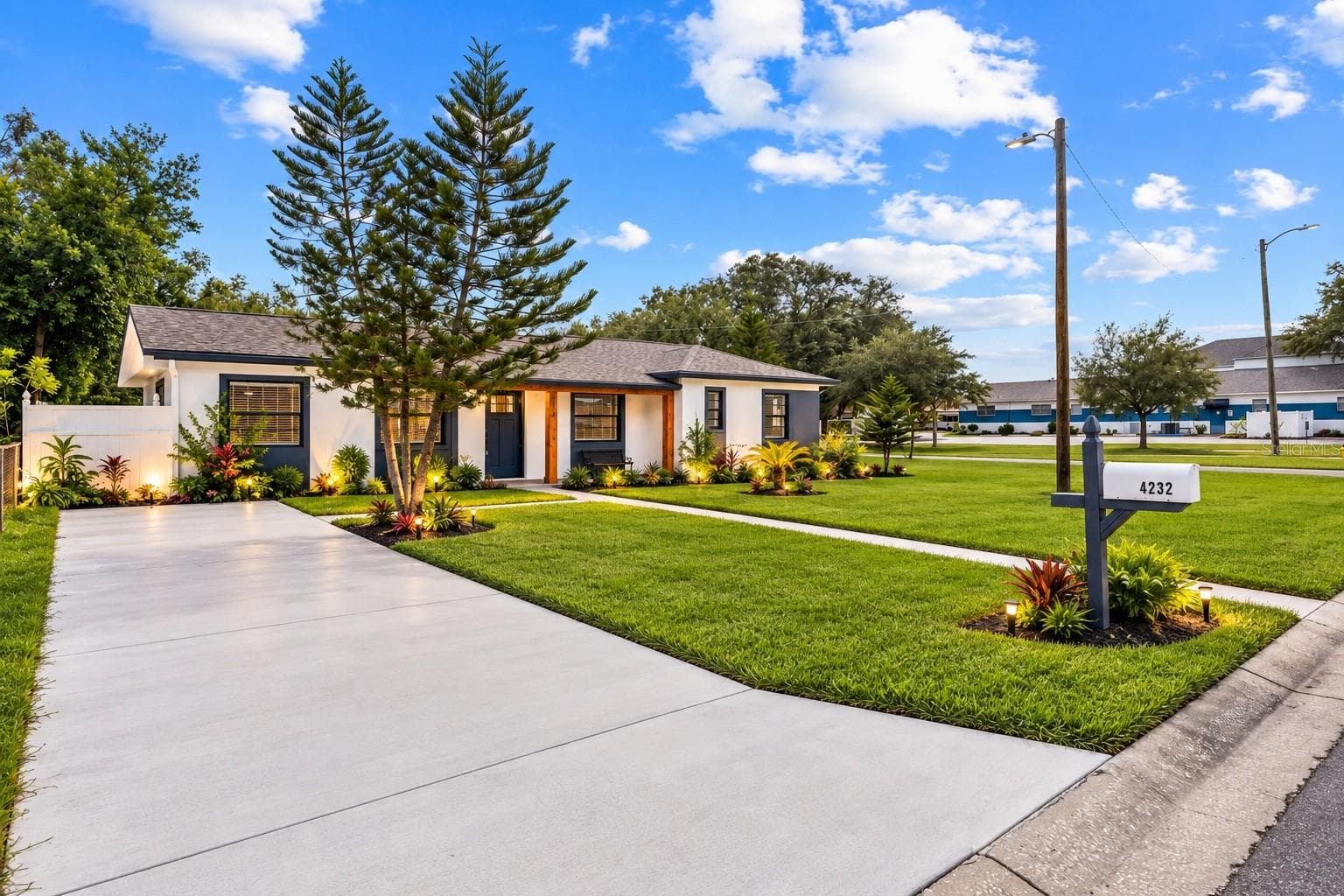 Single Family Residence at 4232 W BAY VIEW AVE, TAMPA, photo 4 of 49
