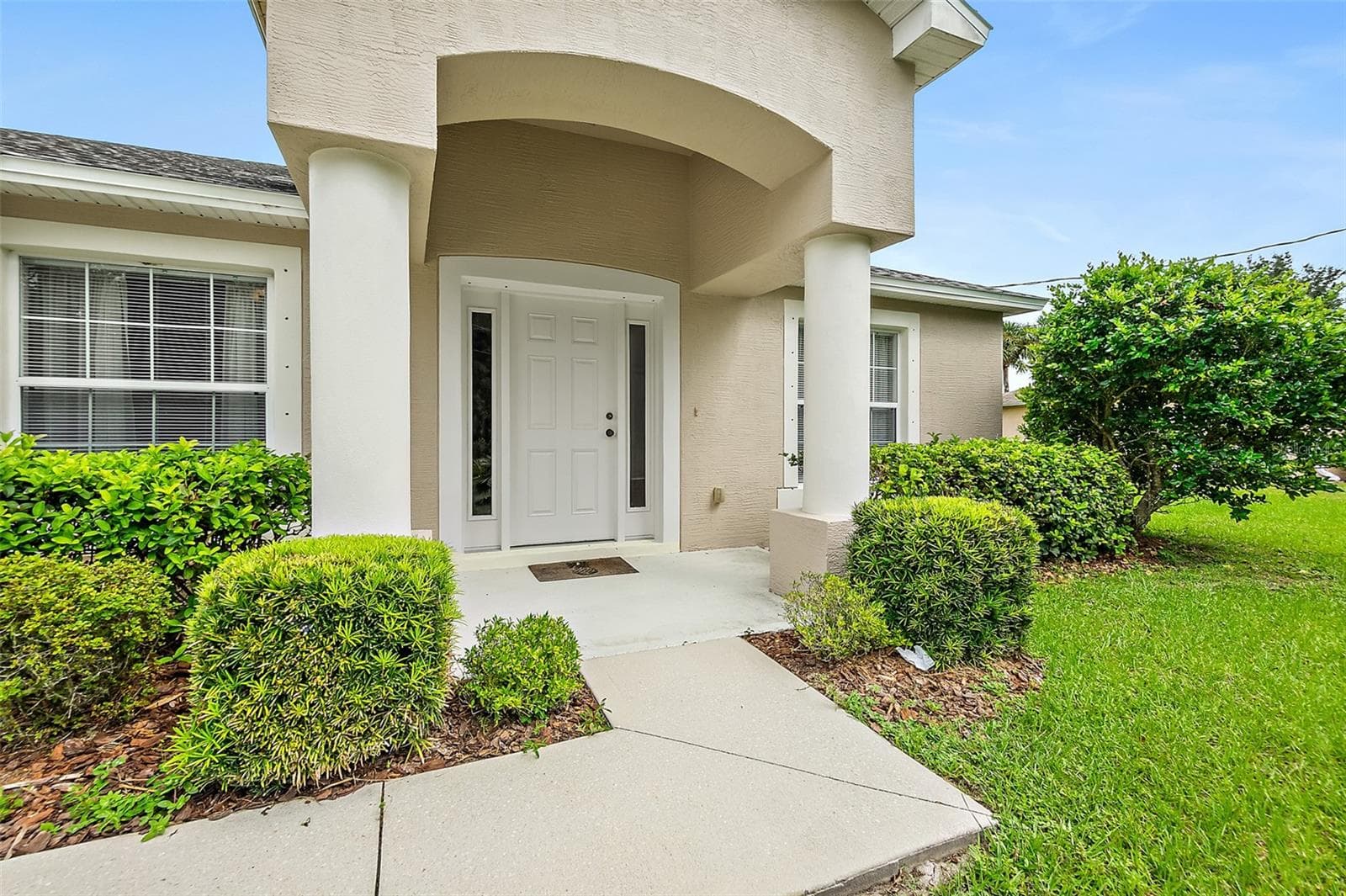 Covered Front Entry - 3 PINE BUD PL, PALM COAST
