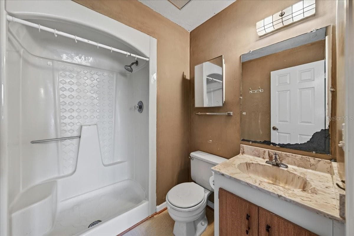 Unit 841 ensuite bathroom to bedroom 2 - 841 E 14TH AVE, NEW SMYRNA BEACH
