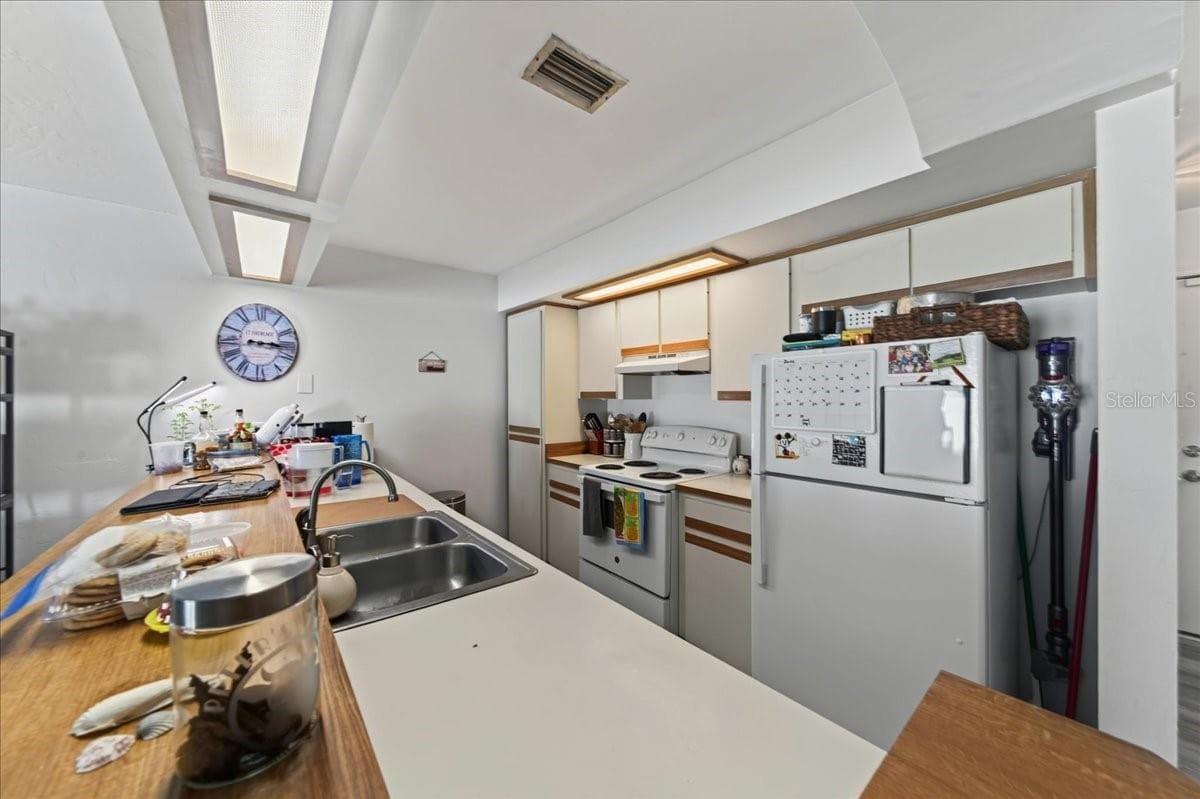 Unit 843 kitchen - 841 E 14TH AVE, NEW SMYRNA BEACH