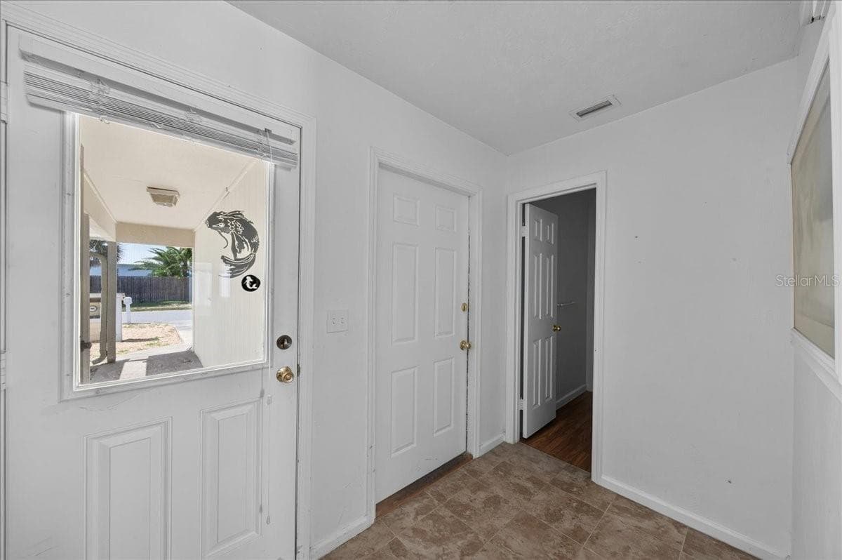 Unit 845 foyer and view of half bath - 841 E 14TH AVE, NEW SMYRNA BEACH