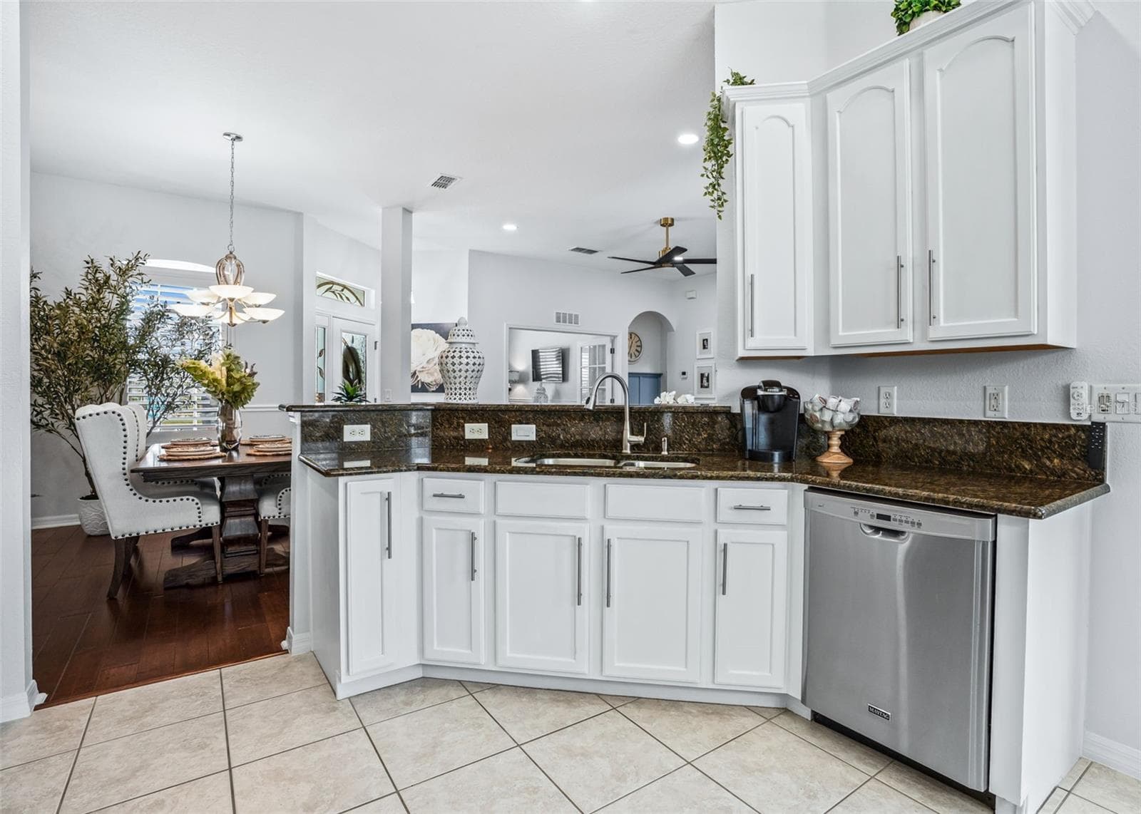 Kitchen w/Granite countertops - 12056 SE 178TH ST, SUMMERFIELD