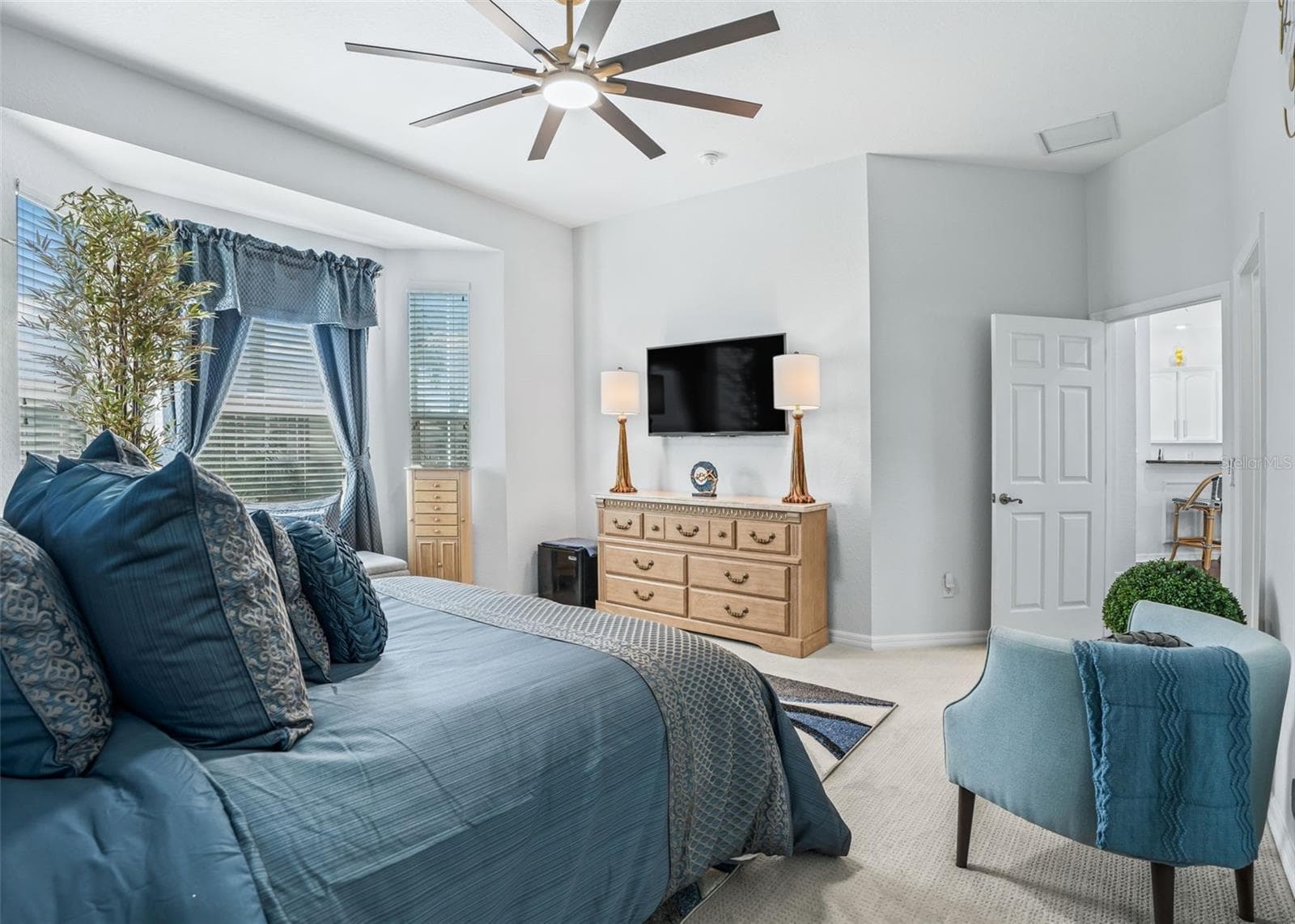 16 x 18 Primary suite - 12056 SE 178TH ST, SUMMERFIELD