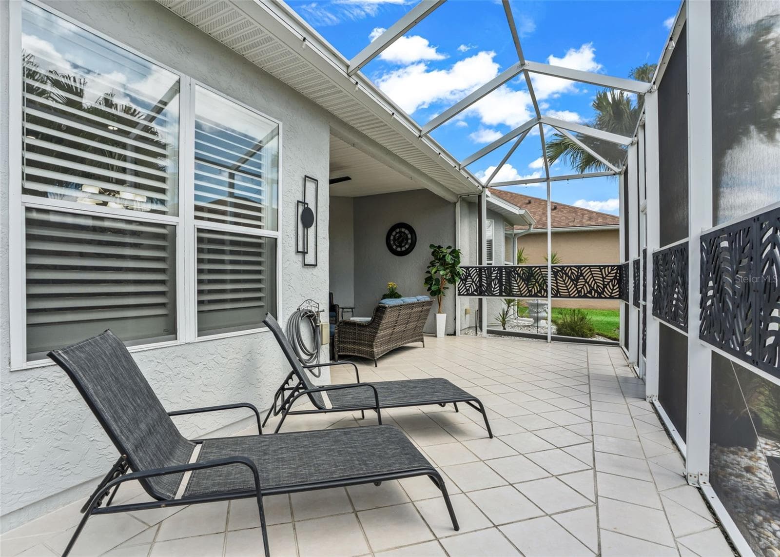 Covered Lanai w/Birdcage enclosure featuring privacy accent - 12056 SE 178TH ST, SUMMERFIELD